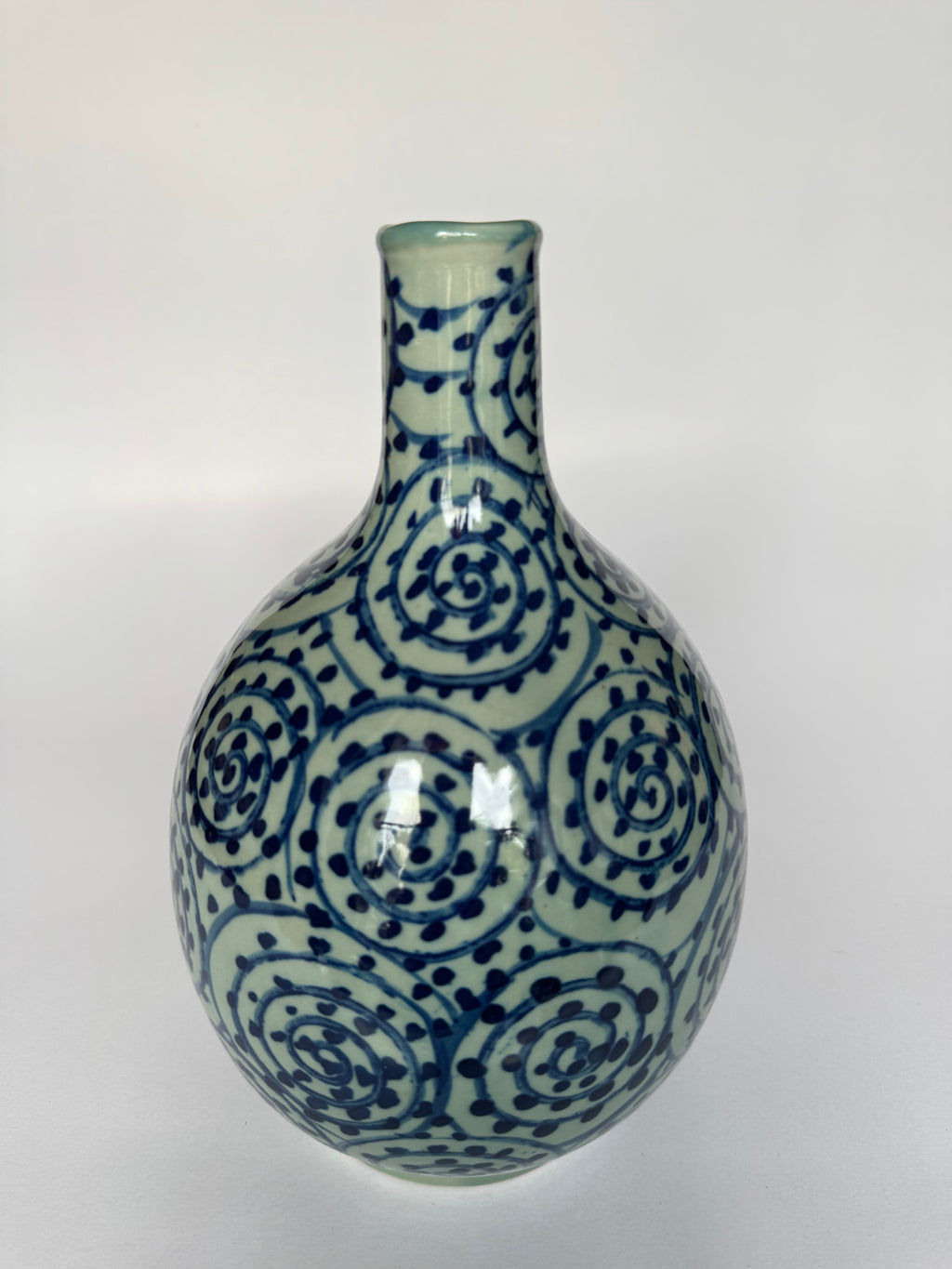 Arita Blue-and-White Vase – Hand-Painted Spiral Pattern Japanese Porcelain