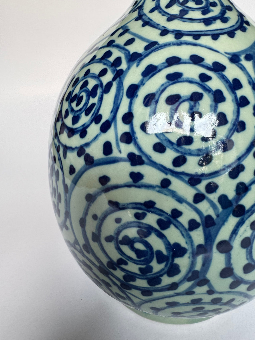 Arita Blue-and-White Vase – Hand-Painted Spiral Pattern Japanese Porcelain