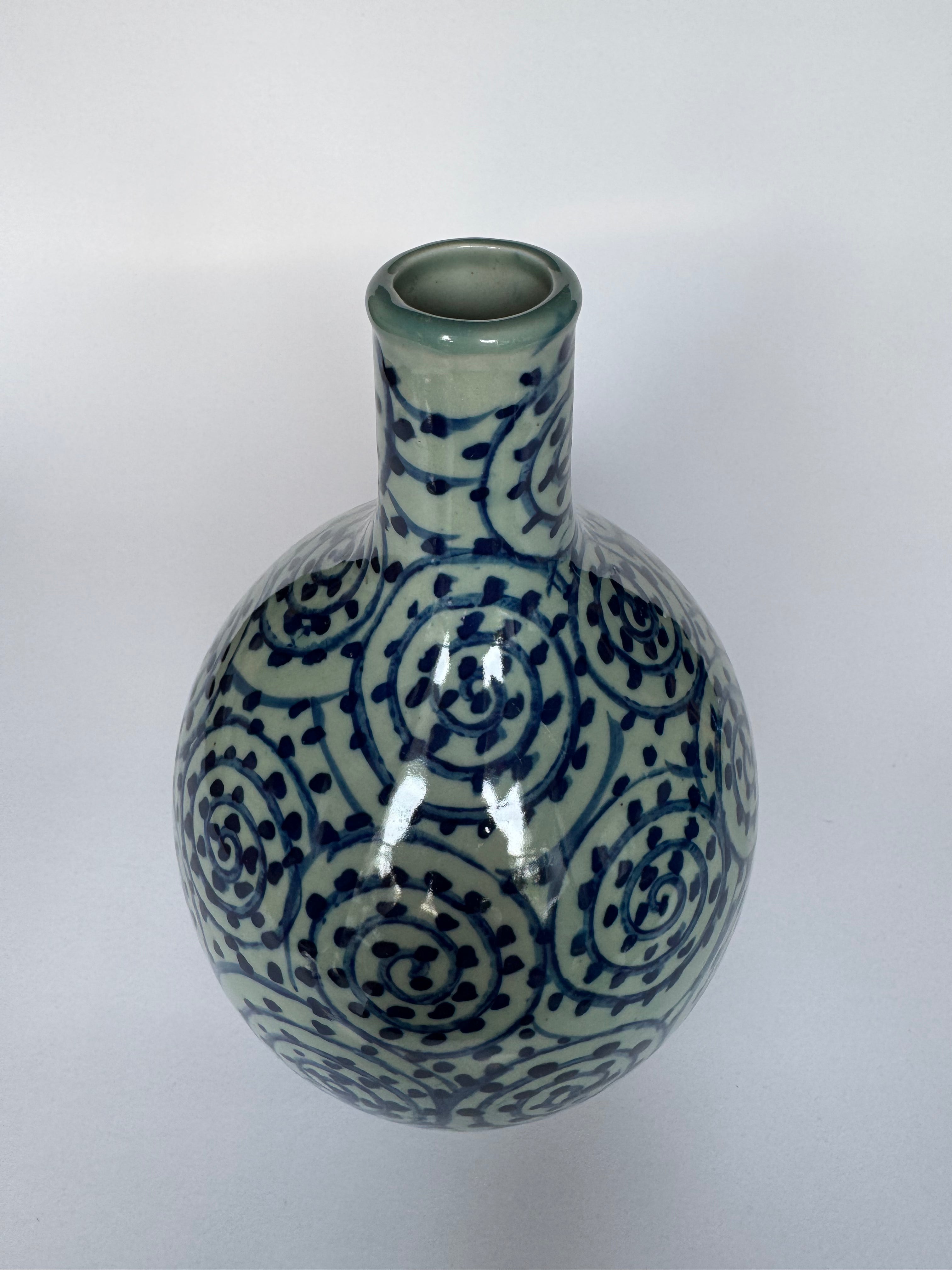 Arita Blue-and-White Vase – Hand-Painted Spiral Pattern Japanese Porcelain
