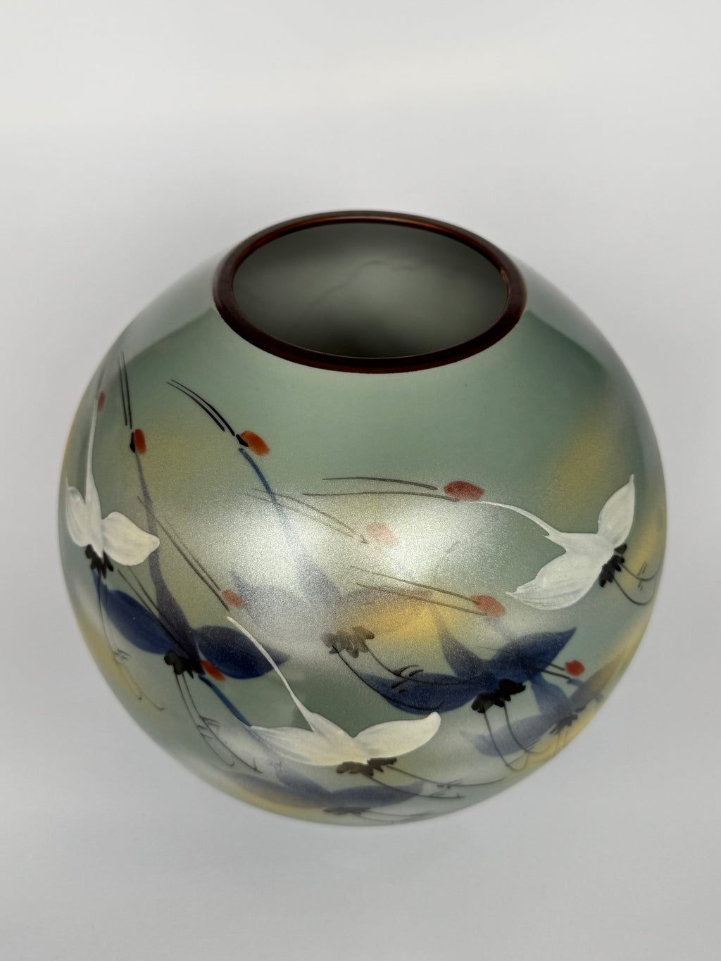 Kutani Japanese Crane Vase – Hand-Painted Porcelain Sphere with Elegant Flying Cranes
