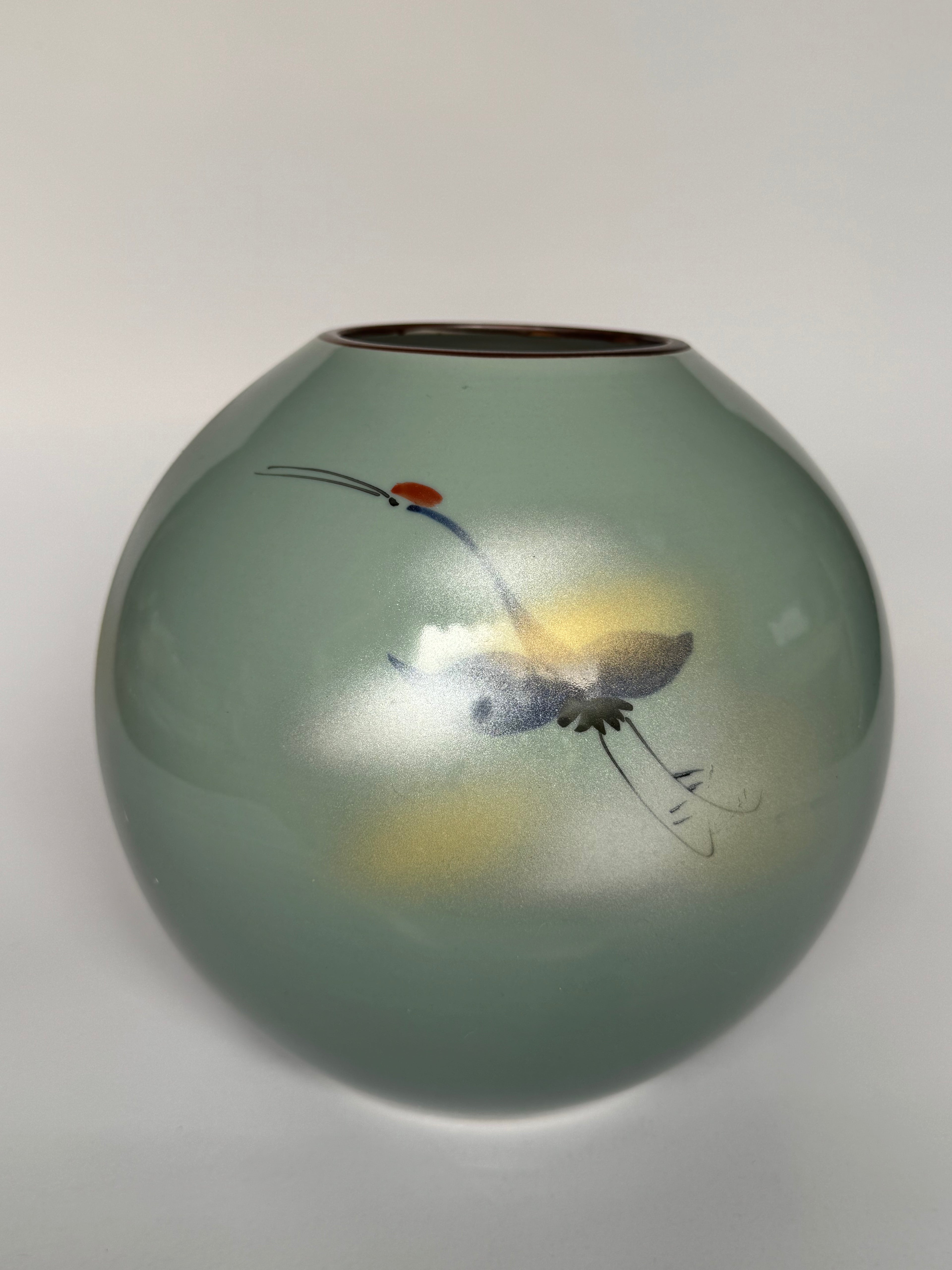 Kutani Japanese Crane Vase – Hand-Painted Porcelain Sphere with Elegant Flying Cranes