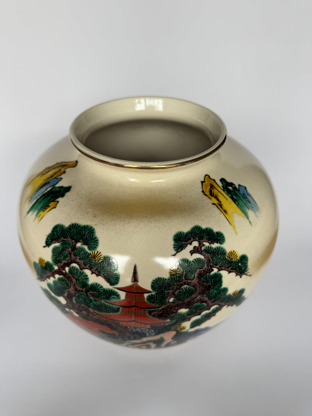 Kutani Japanese Vase – Hand-Painted Pagoda & Pine Landscape, Traditional Porcelain Art