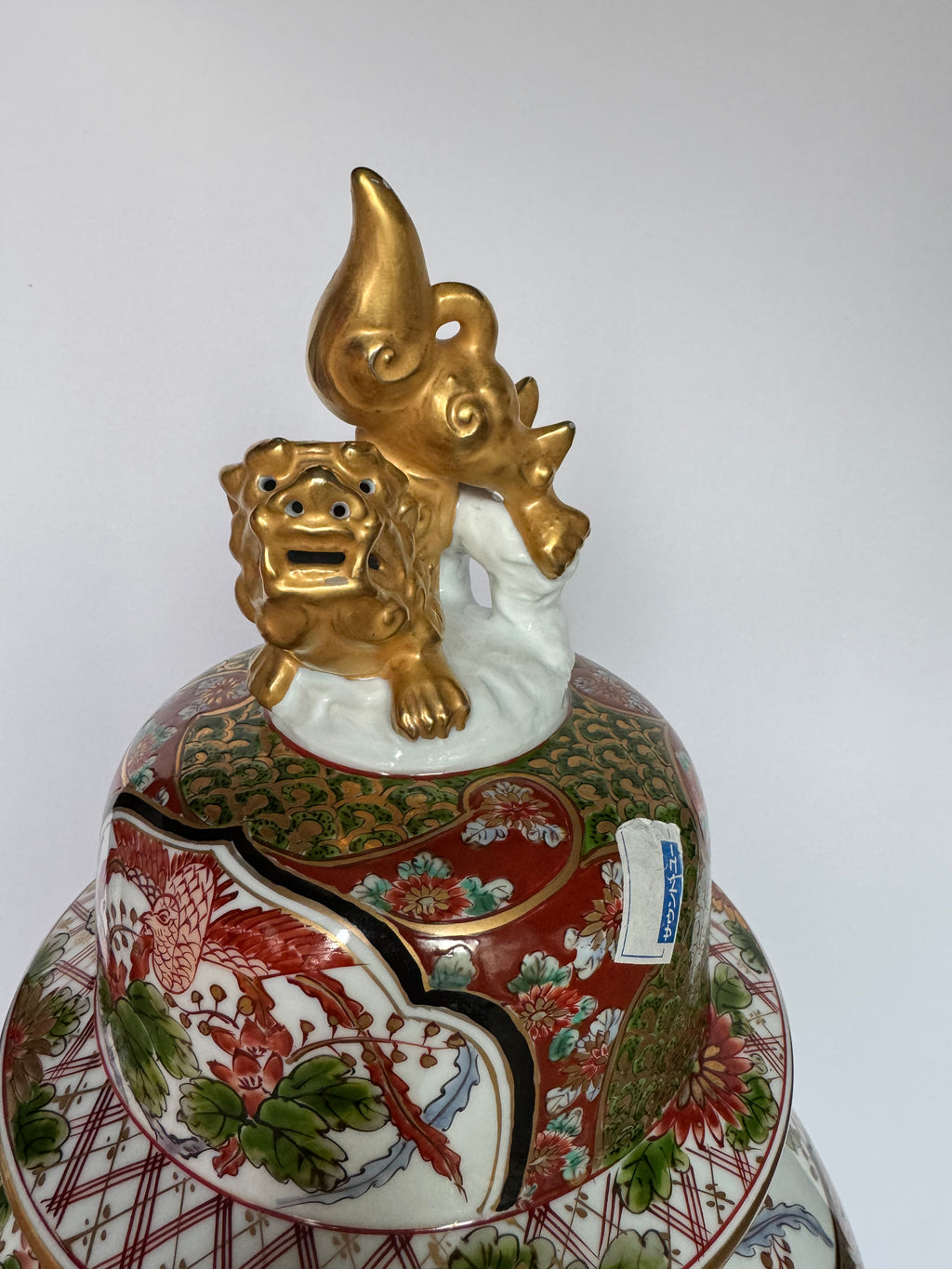 Japanese Arita Ginger Jar – Red & Gold Porcelain with Geisha Artwork and Gilded Lion Finial