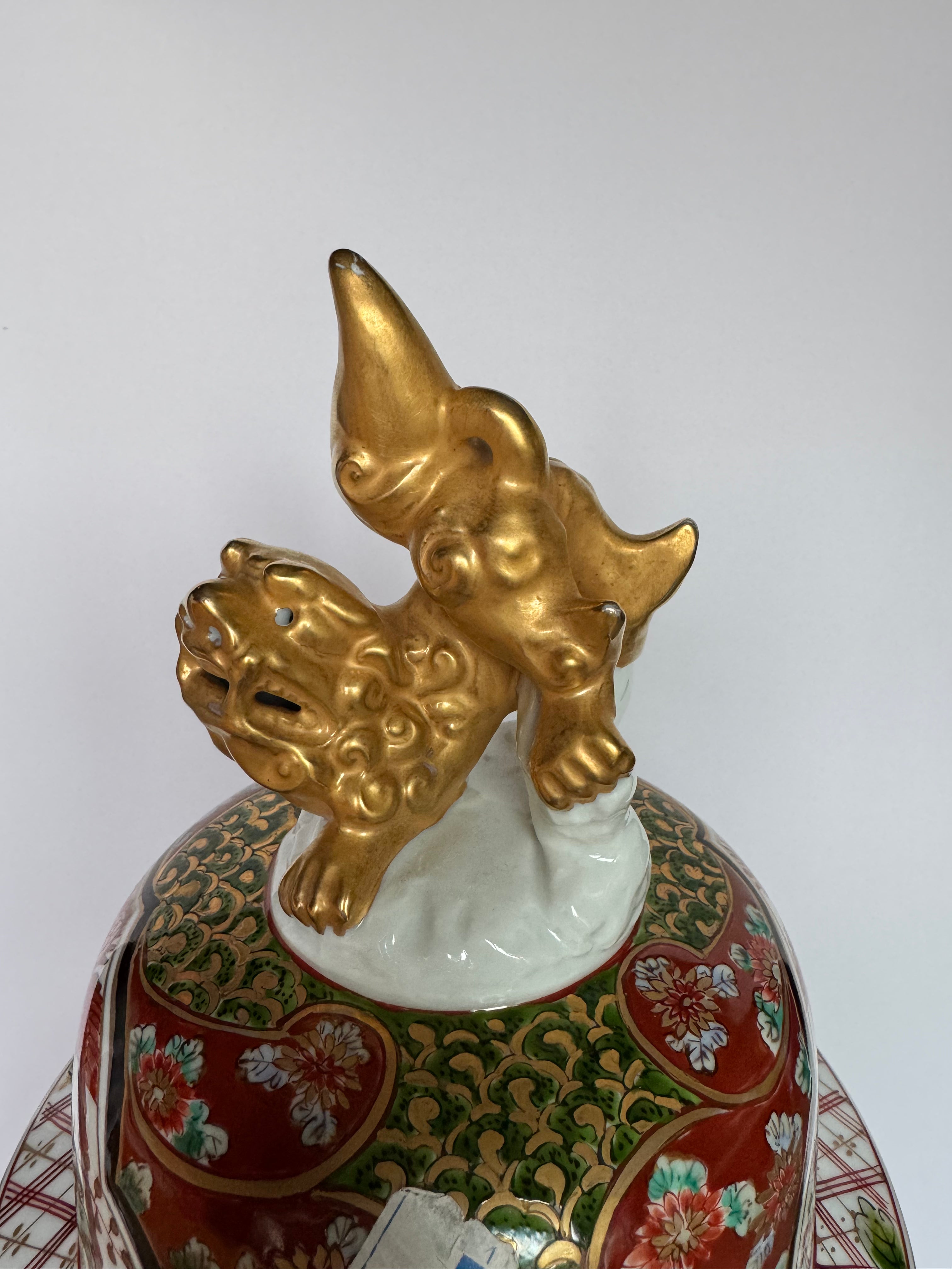 Japanese Arita Ginger Jar – Red & Gold Porcelain with Geisha Artwork and Gilded Lion Finial