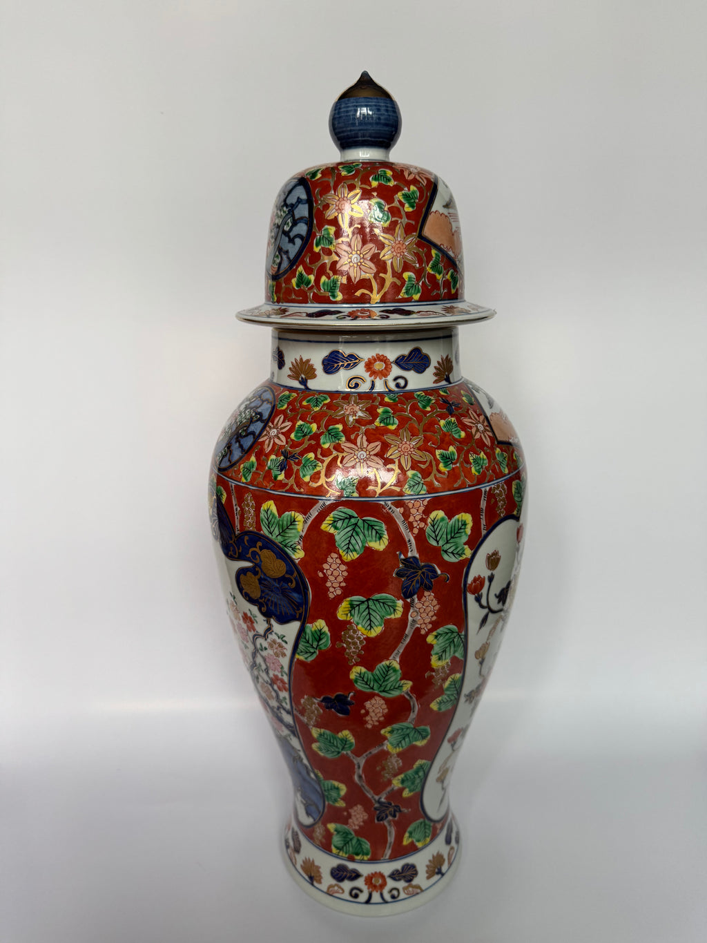 Decorative Chóe with intricate patterns on a white background