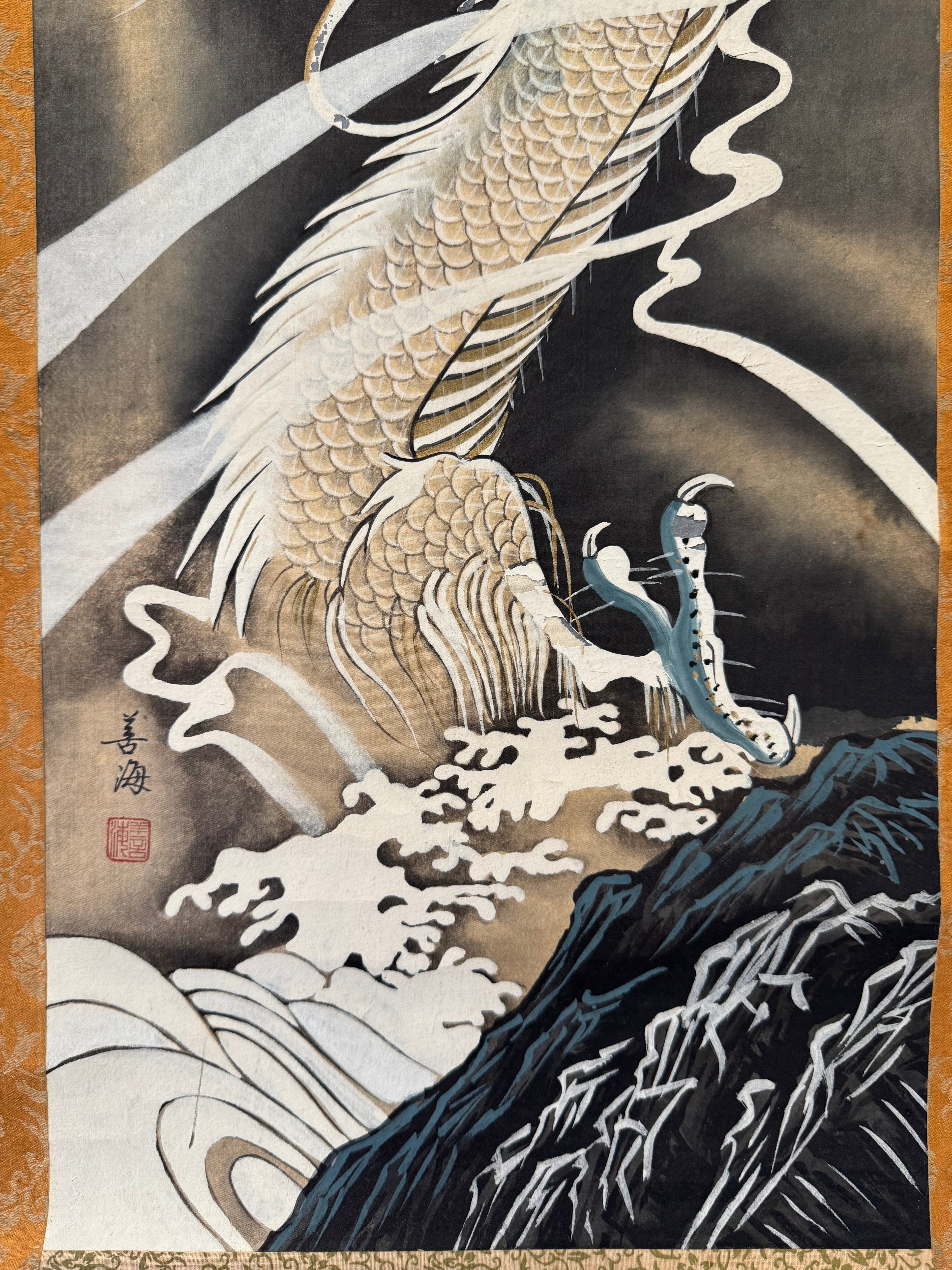 Japanese Dragon Kakemono Scroll – Symbol of Power & Wisdom