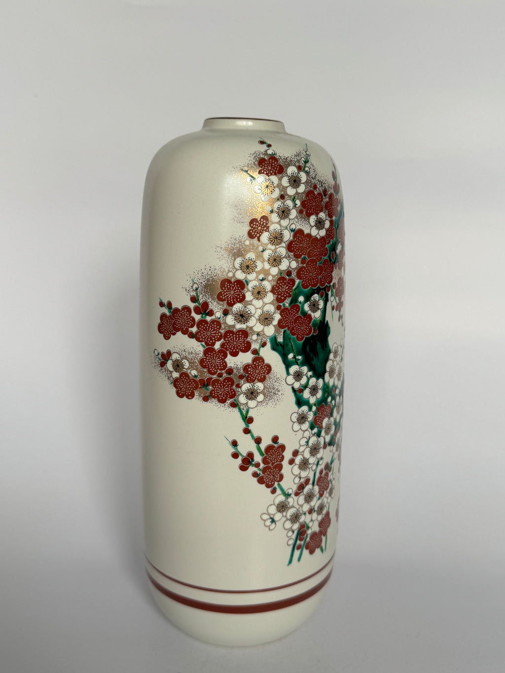Japanese Kutani Ware Plum Blossom Vase – Hand-Painted Floral Ceramic – Spring Ume Design