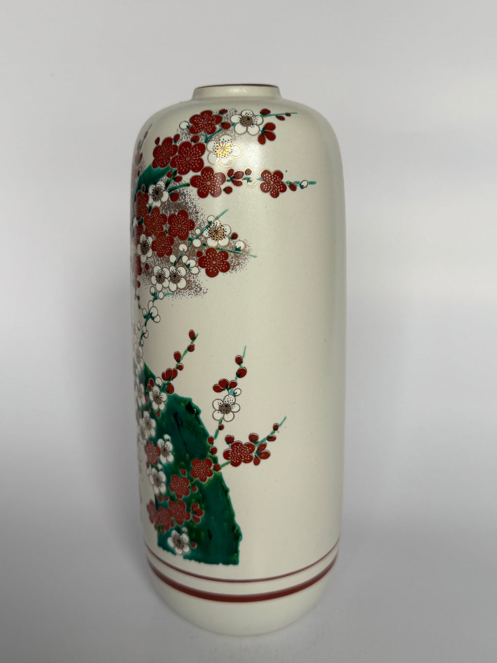 Japanese Kutani Ware Plum Blossom Vase – Hand-Painted Floral Ceramic – Spring Ume Design