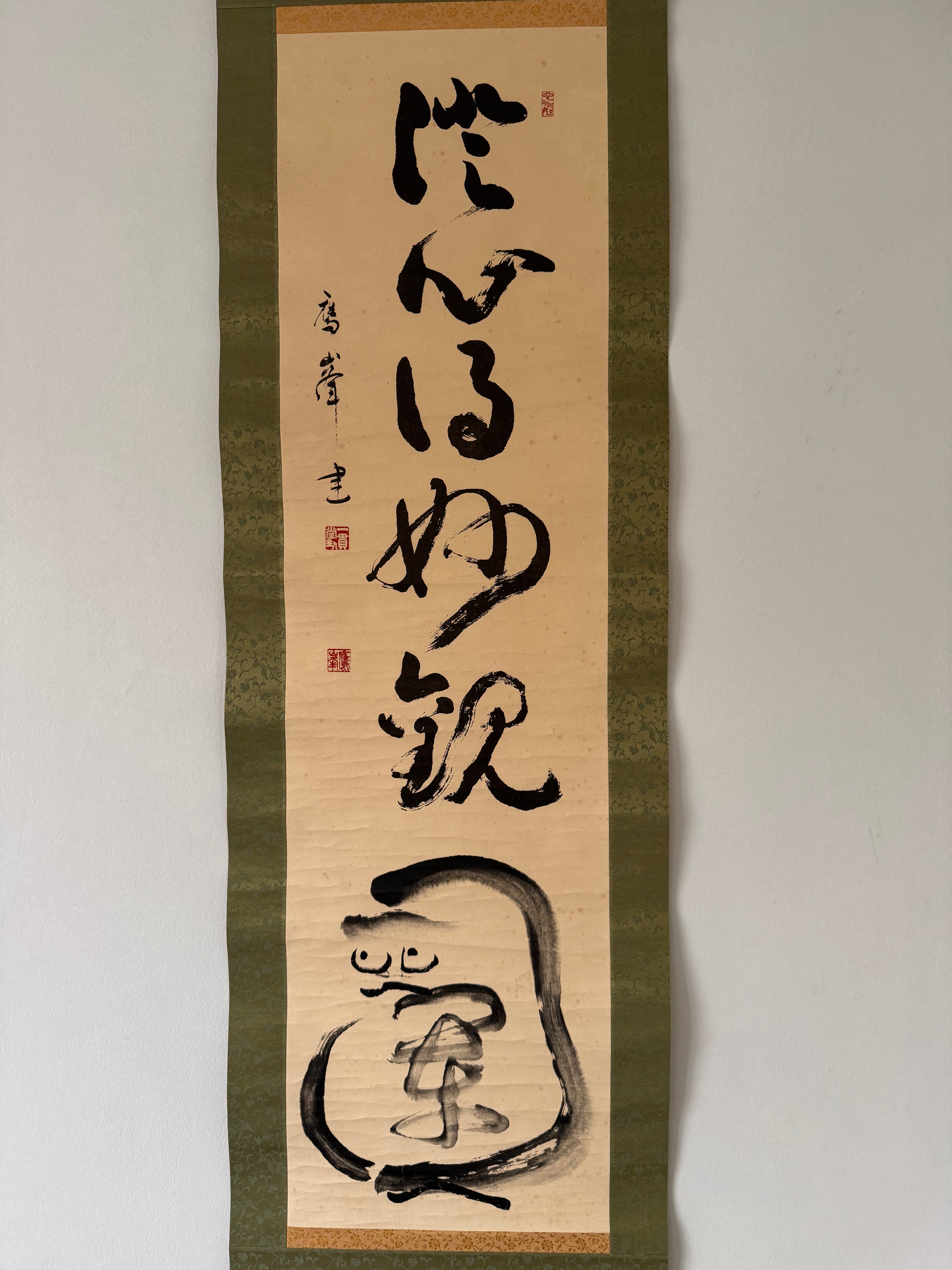 Vintage Japanese Calligraphy Hanging Scroll – Zen Phrase with Bold Ink Brushwork