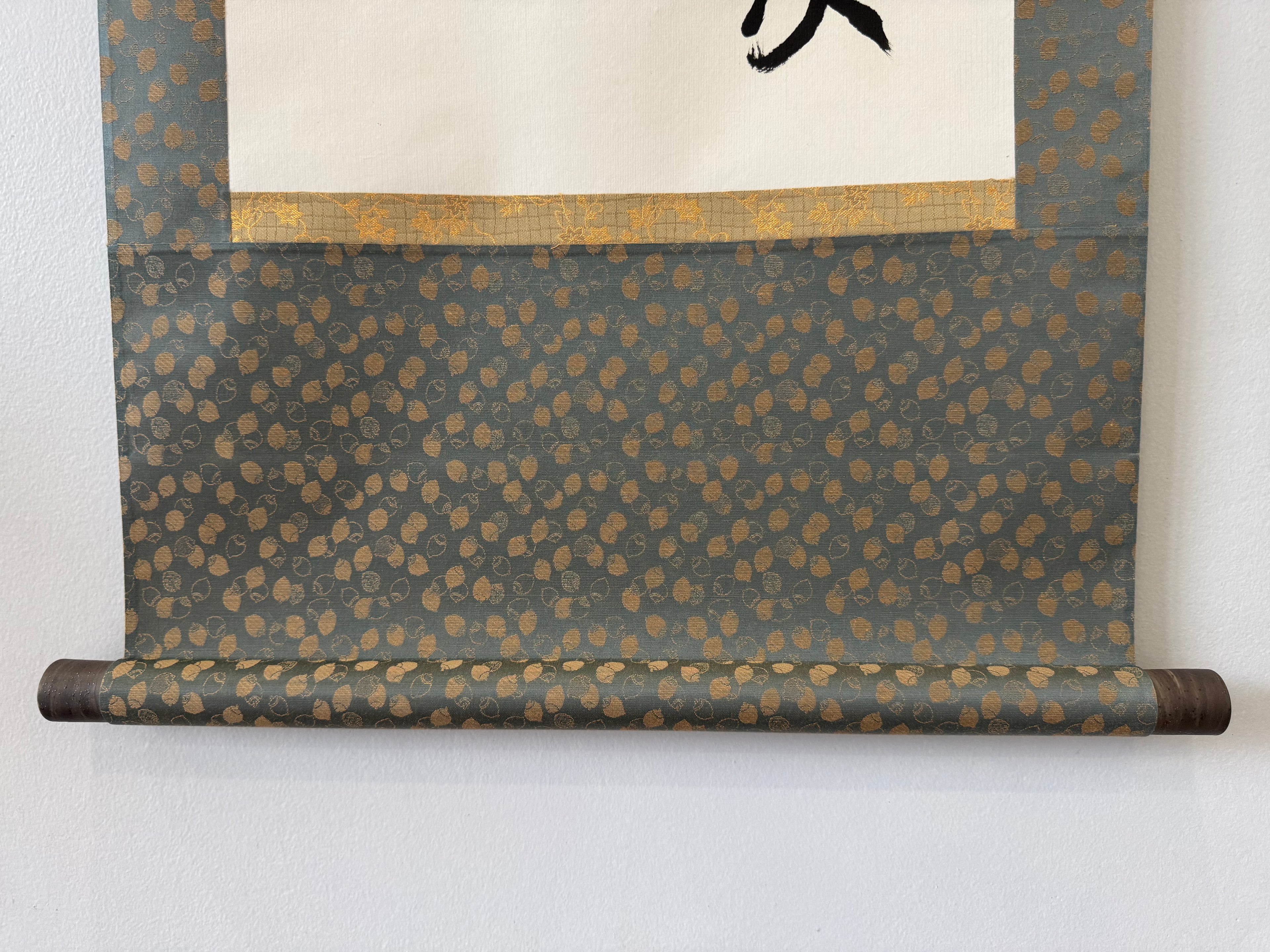Vintage Japanese Calligraphy Hanging Scroll – Expressive Zen Ink Script on Washi