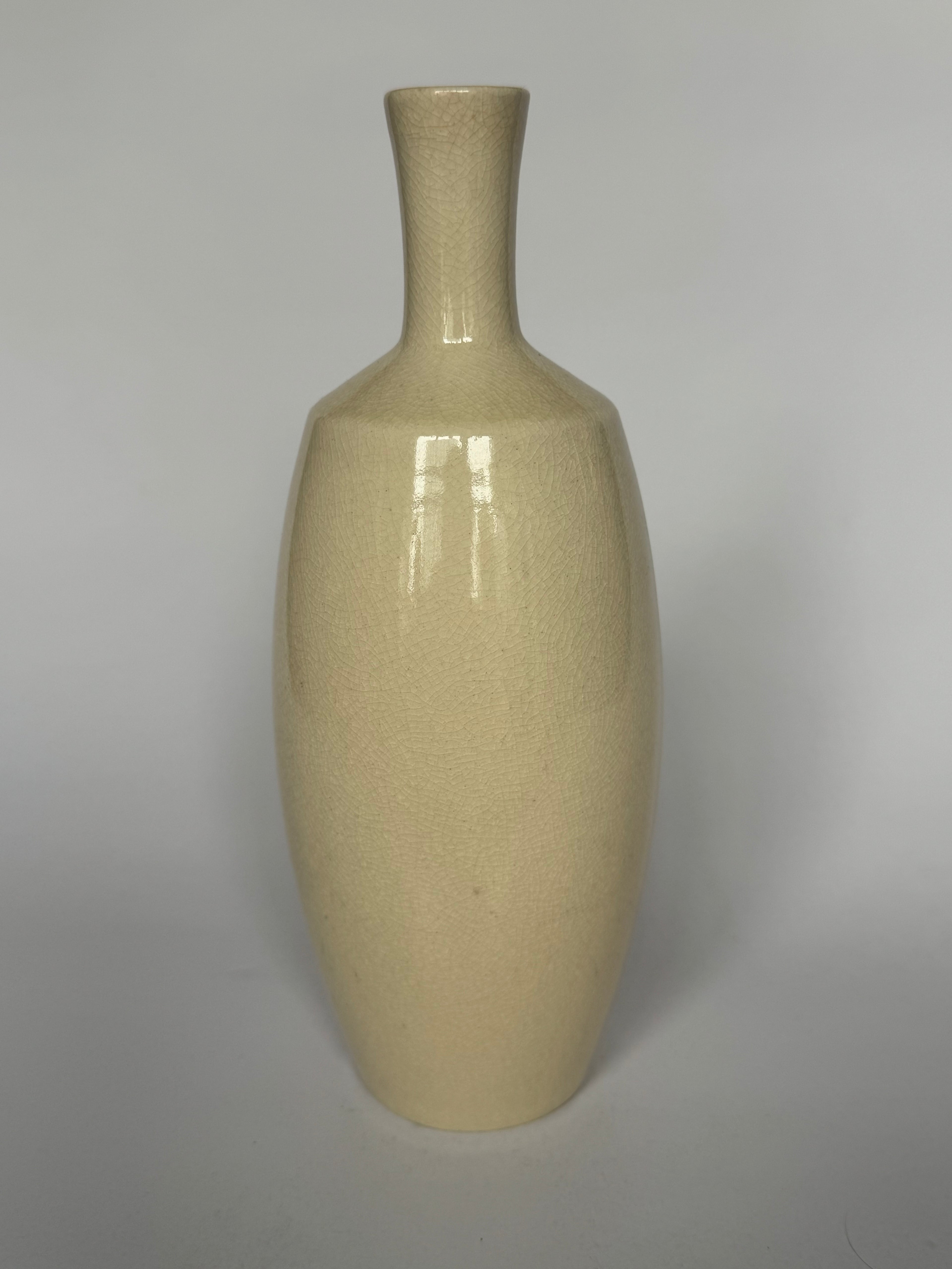 Small Japanese Crackle Glaze Vase – Rustic Handmade Ceramic Strawberry Bud Vase