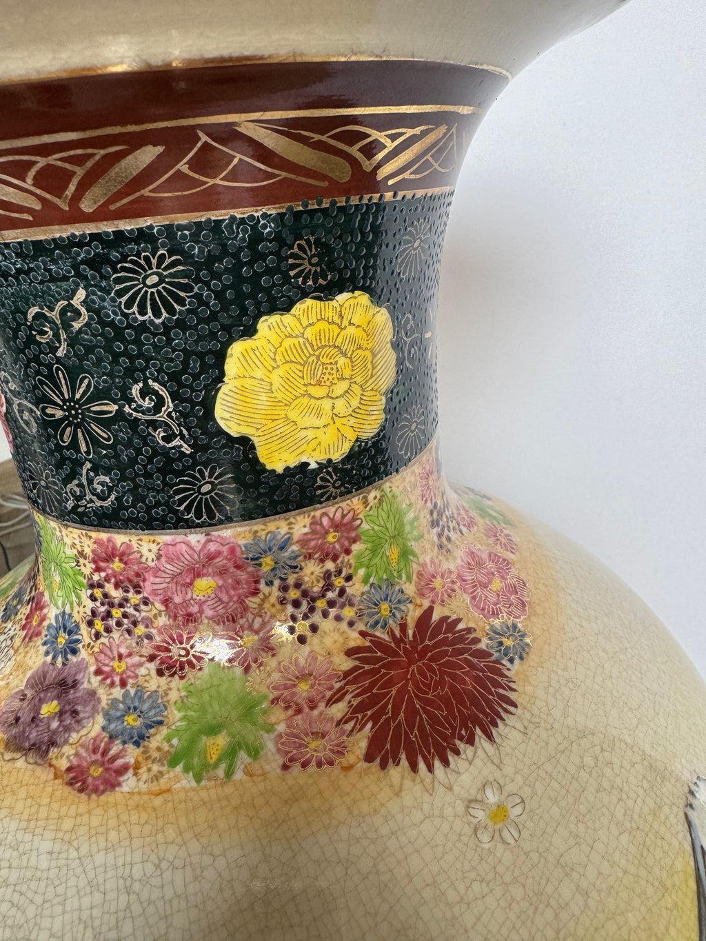 Large Antique Japanese Satsuma Vase – Daimyo Procession Scene – Meiji Period Hand Painted Gold Crackle