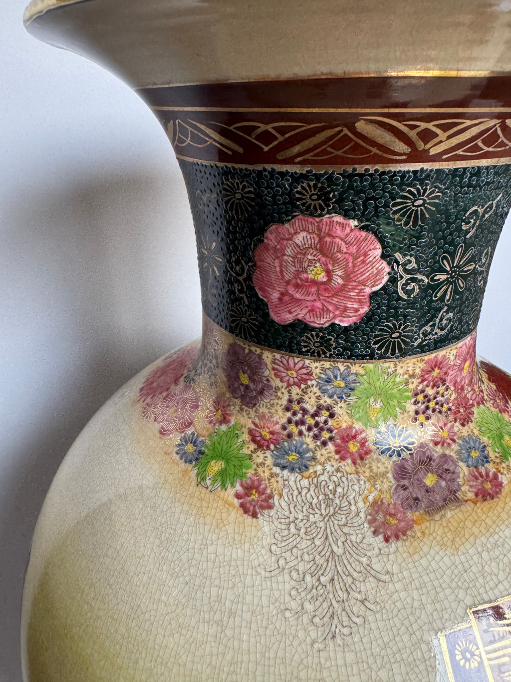 Large Antique Japanese Satsuma Vase – Daimyo Procession Scene – Meiji Period Hand Painted Gold Crackle