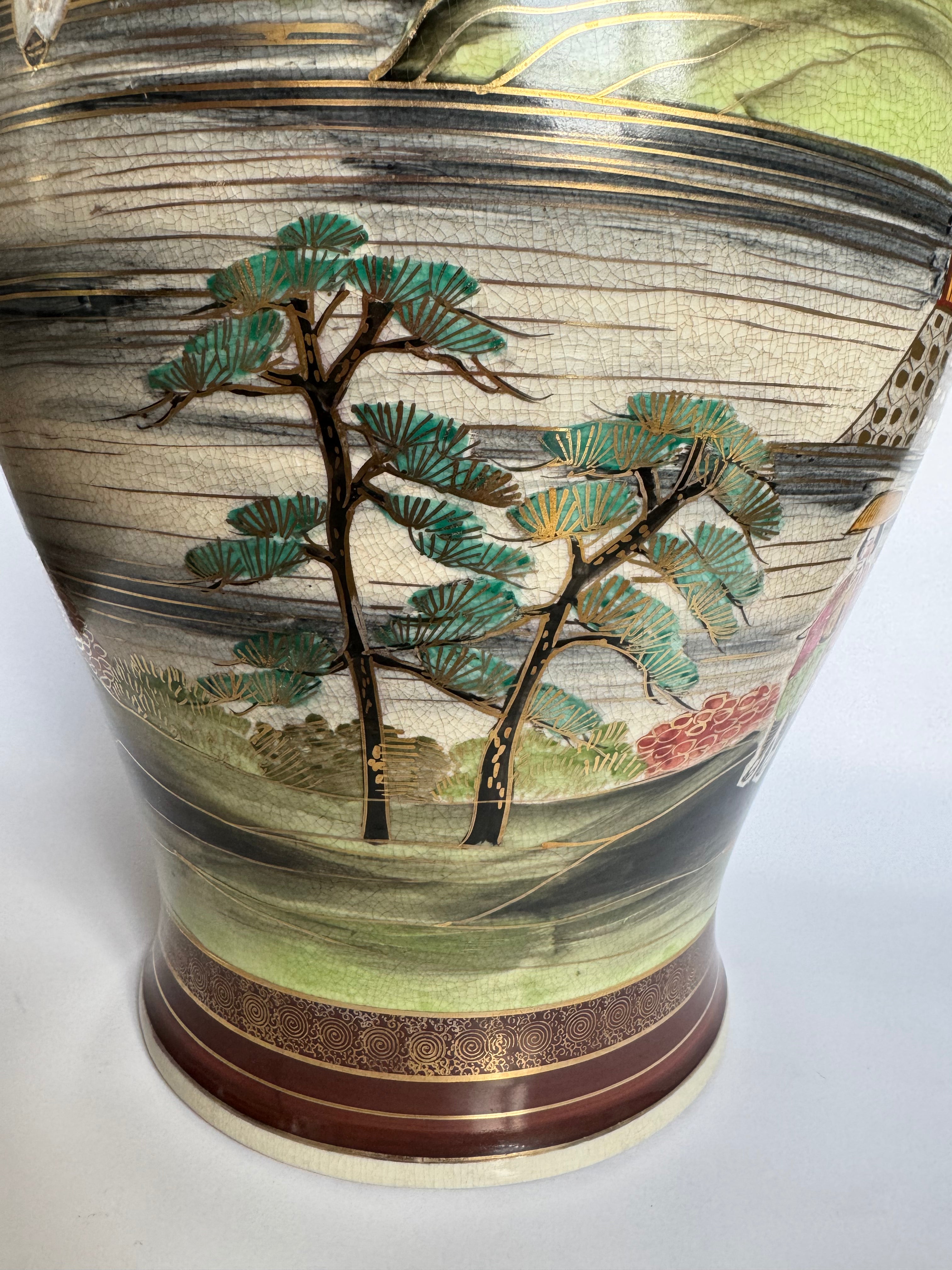 Large Antique Japanese Satsuma Vase – Daimyo Procession Scene – Meiji Period Hand Painted Gold Crackle