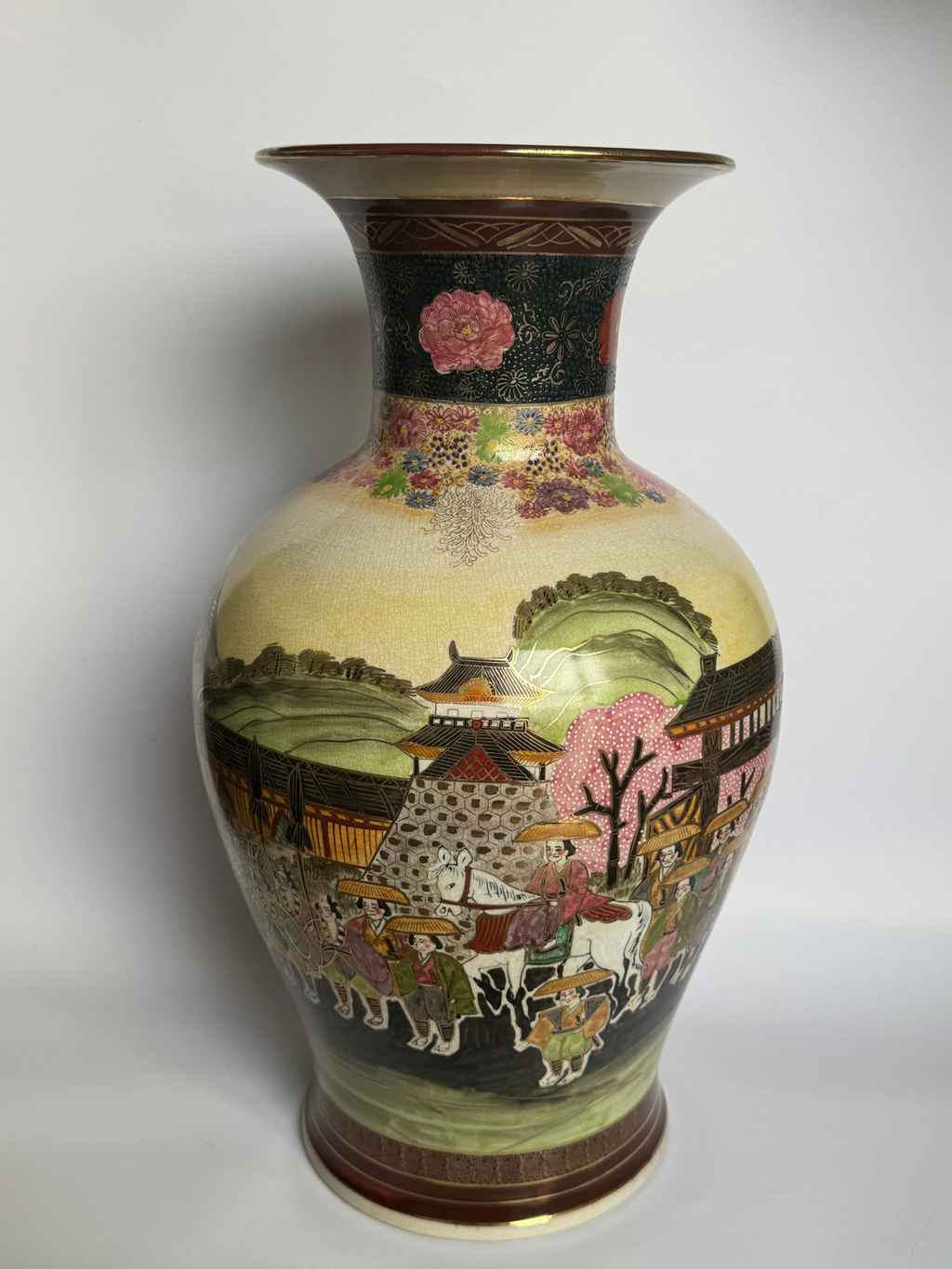Large Antique Japanese Satsuma Vase – Daimyo Procession Scene – Meiji Period Hand Painted Gold Crackle