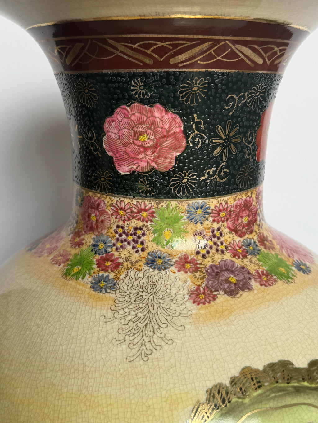 Large Antique Japanese Satsuma Vase – Daimyo Procession Scene – Meiji Period Hand Painted Gold Crackle
