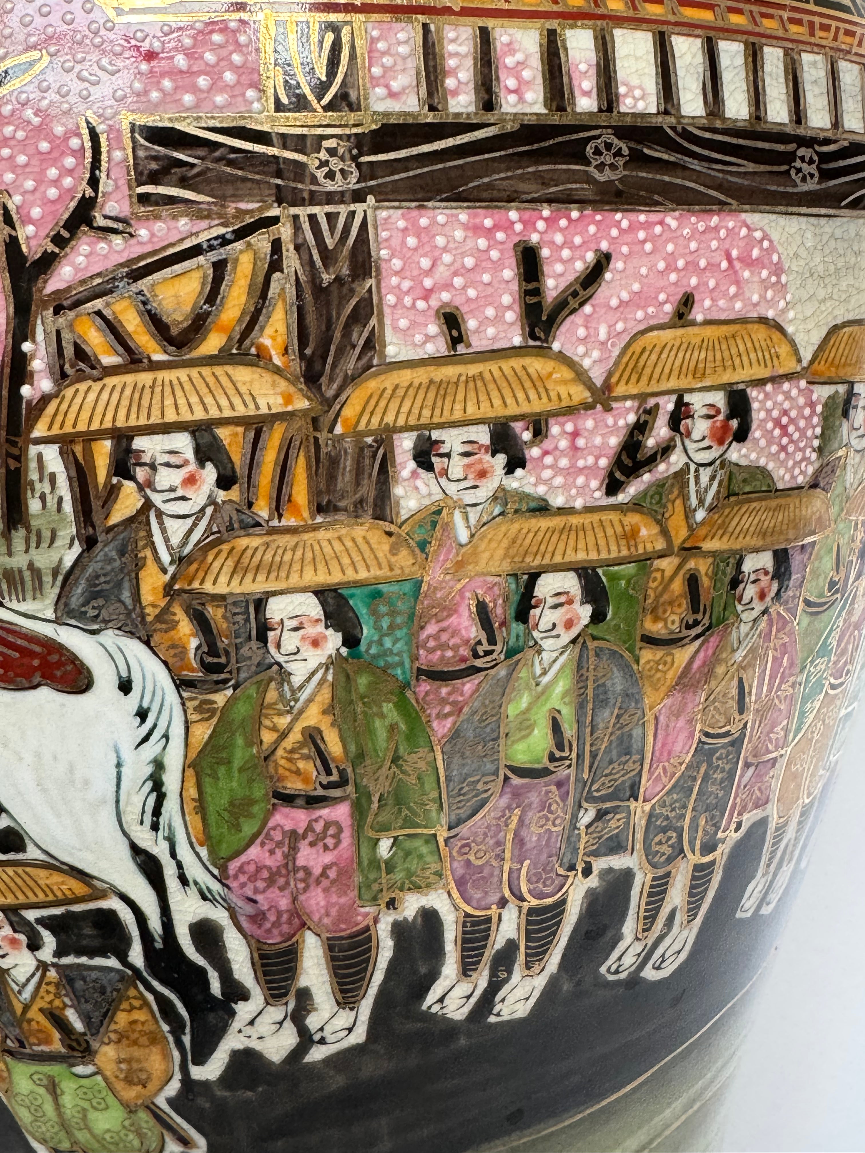Large Antique Japanese Satsuma Vase – Daimyo Procession Scene – Meiji Period Hand Painted Gold Crackle