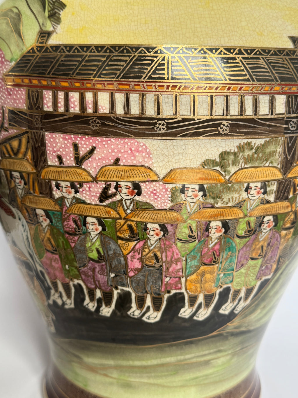 Large Antique Japanese Satsuma Vase – Daimyo Procession Scene – Meiji Period Hand Painted Gold Crackle