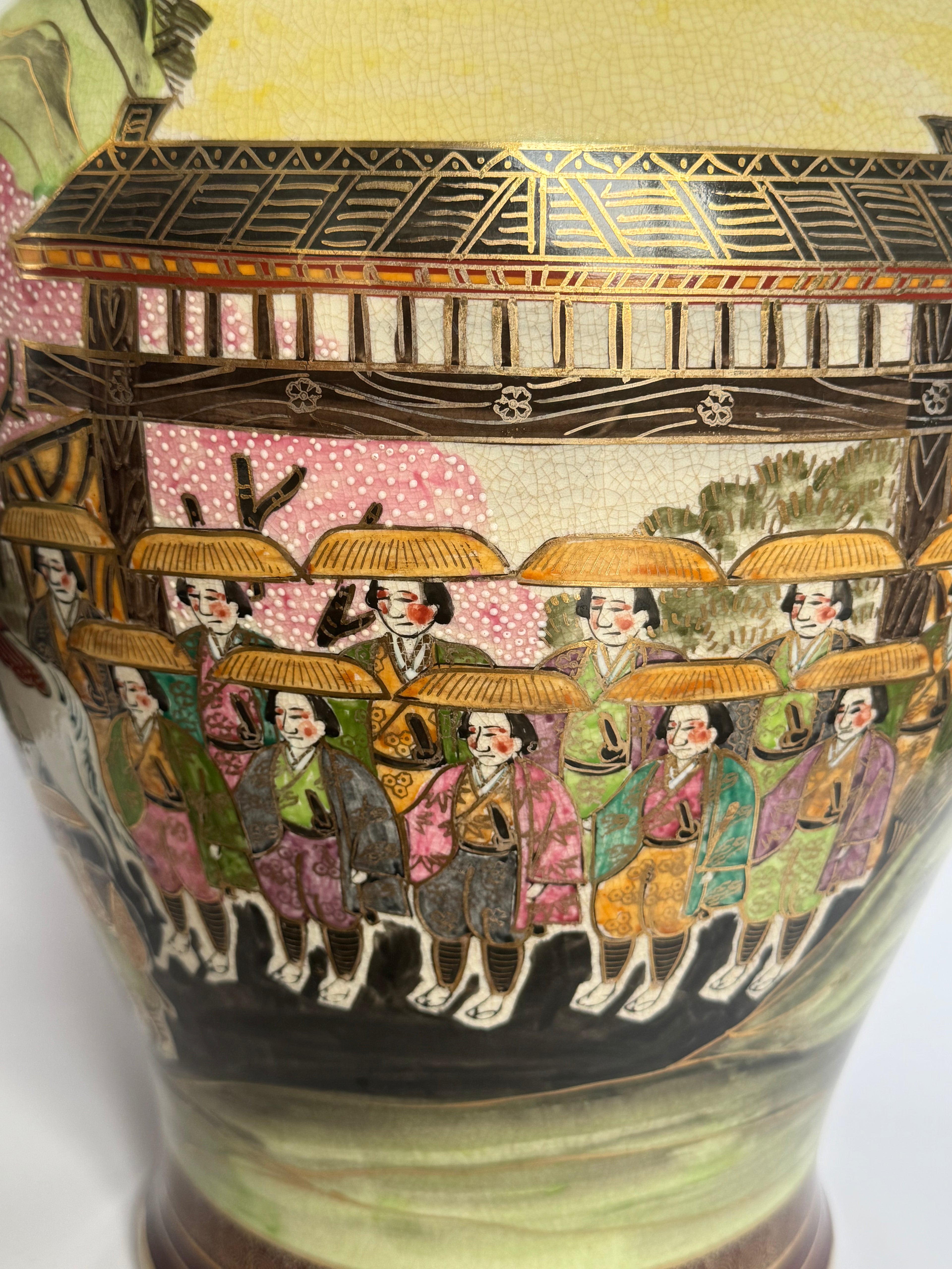 Large Antique Japanese Satsuma Vase – Daimyo Procession Scene – Meiji Period Hand Painted Gold Crackle