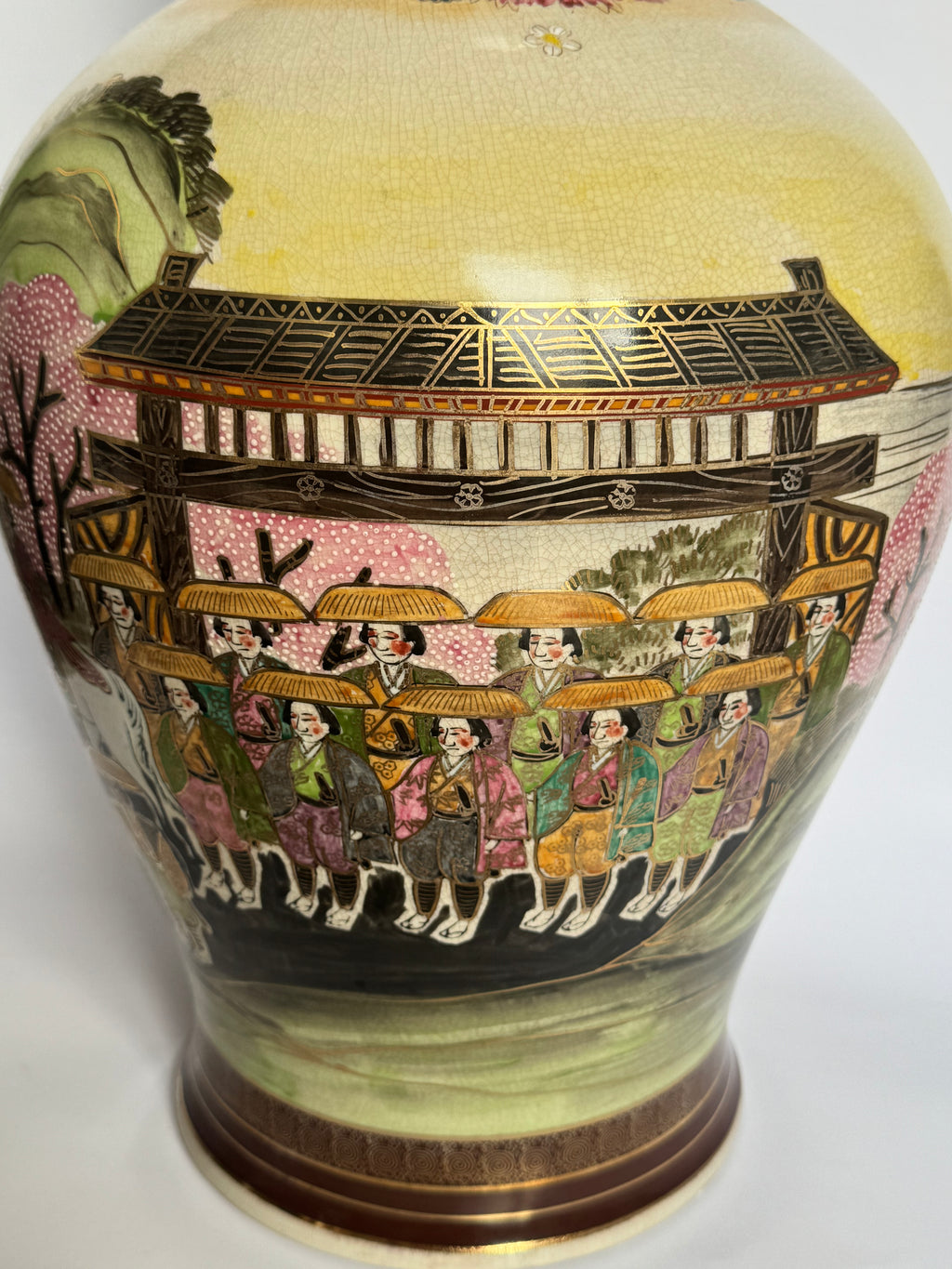 Large Antique Japanese Satsuma Vase – Daimyo Procession Scene – Meiji Period Hand Painted Gold Crackle
