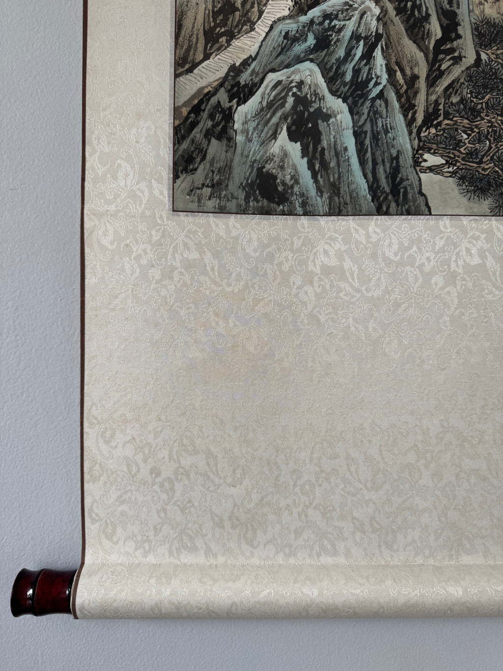 Japanese Mountain Landscape Hanging Scroll – Spring Nihonga Literati Painting by Kiyoo Sekimoto, Modern Kakemono on White Silk Brocade