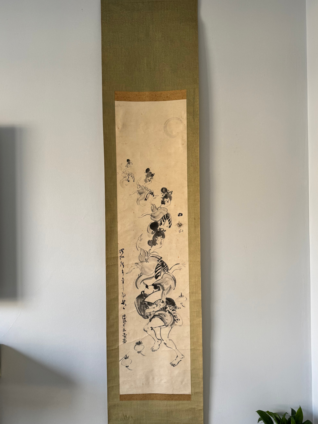 Traditional Japanes scroll art on a wall