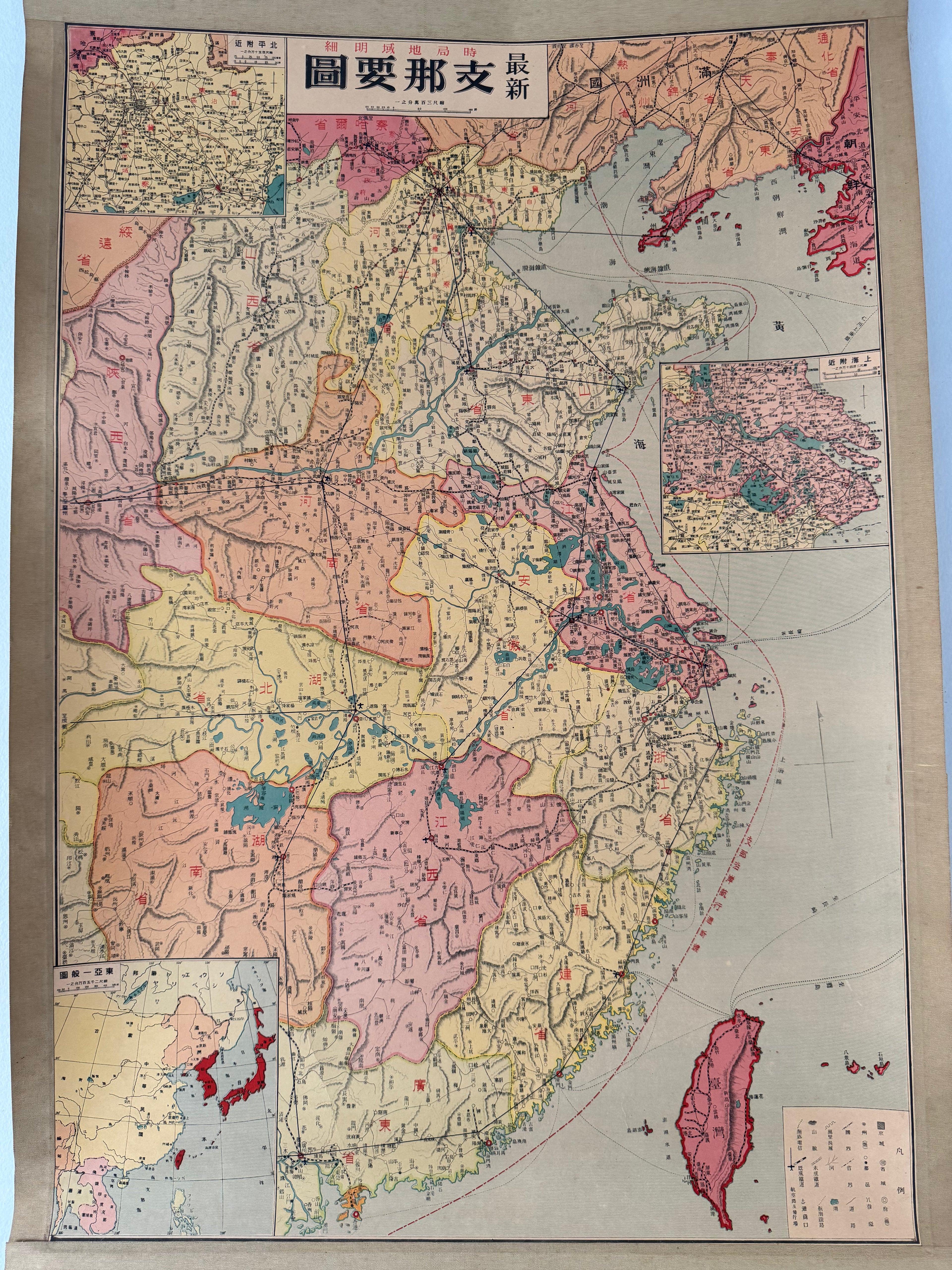 Vintage Japanese Map “Saishin Shina Yōzu” 最新支那要圖 – l Educational Wall Scroll, Cartographic Print