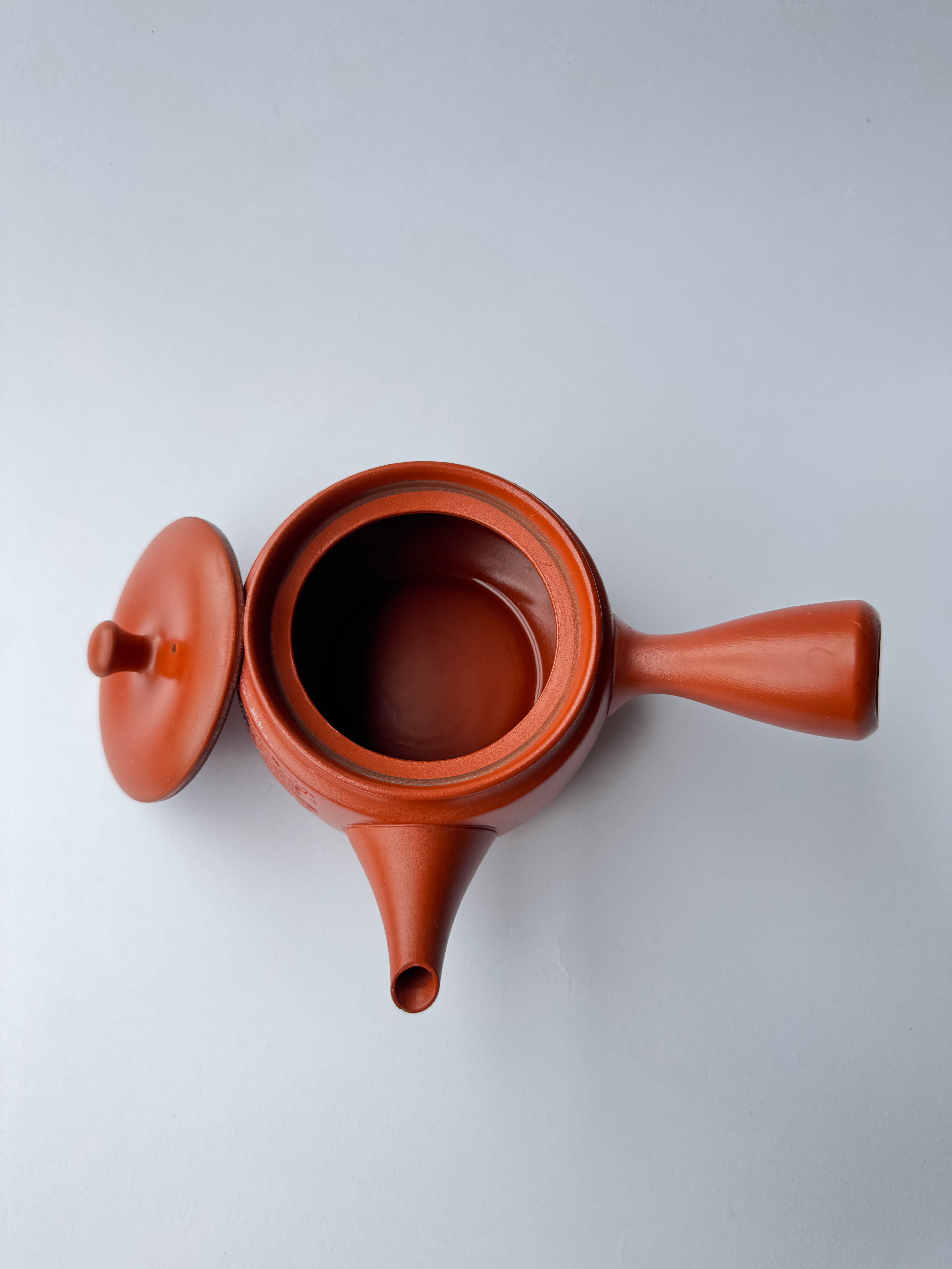 Vintage Tokoname Teapot with Carved Landscape Scene – Japanese Red Clay Kyusu