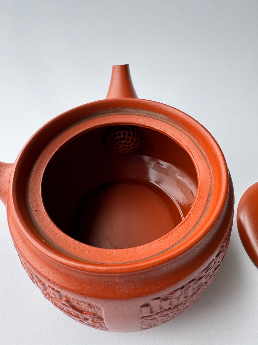 Vintage Tokoname Teapot with Carved Landscape Scene – Japanese Red Clay Kyusu