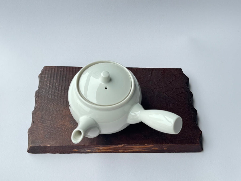 Hand-Painted Bone China Teapot with Horse Motif – Japanese Artisan Signed, White Glaze Kyusu