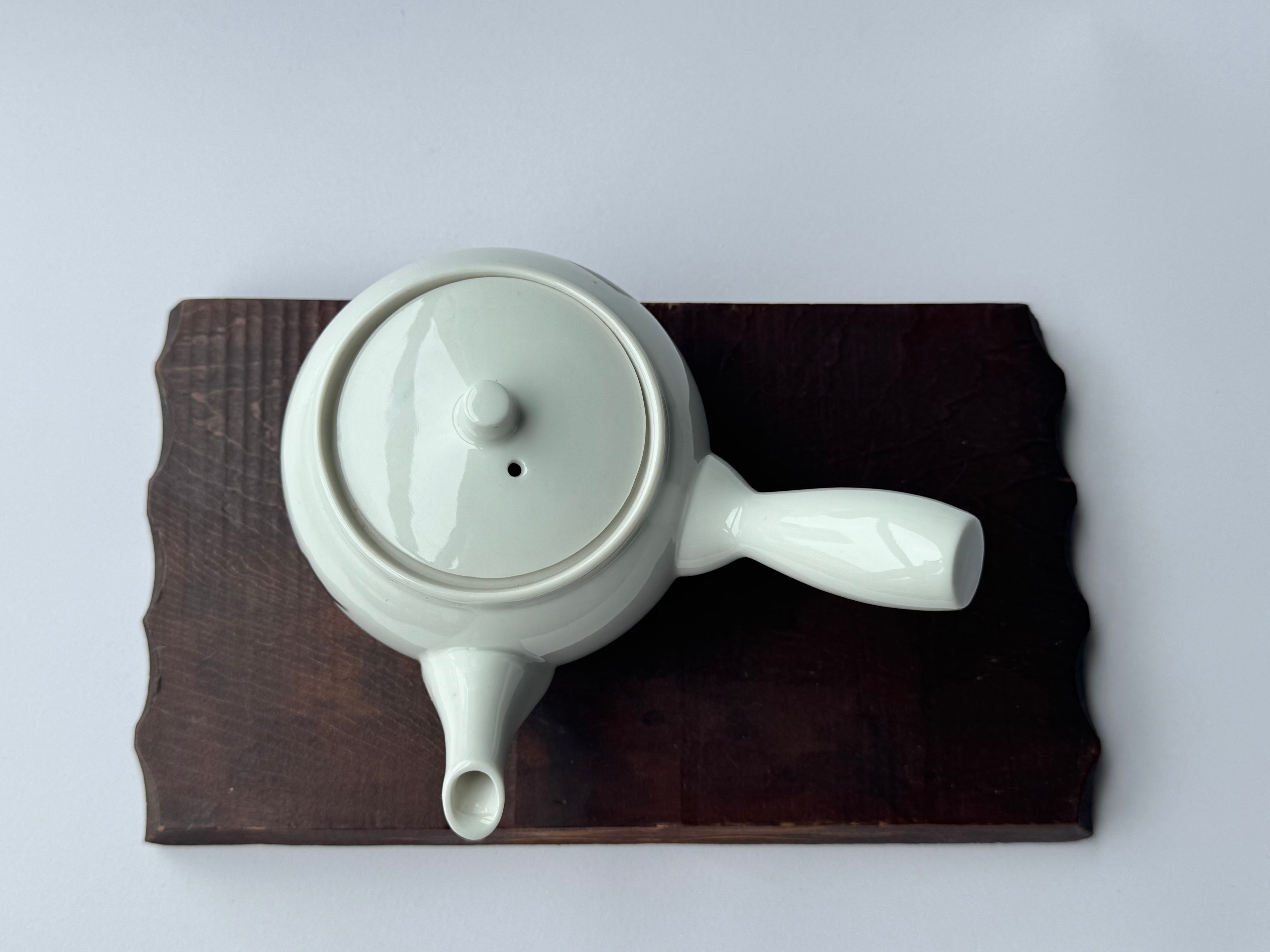 Hand-Painted Bone China Teapot with Horse Motif – Japanese Artisan Signed, White Glaze Kyusu