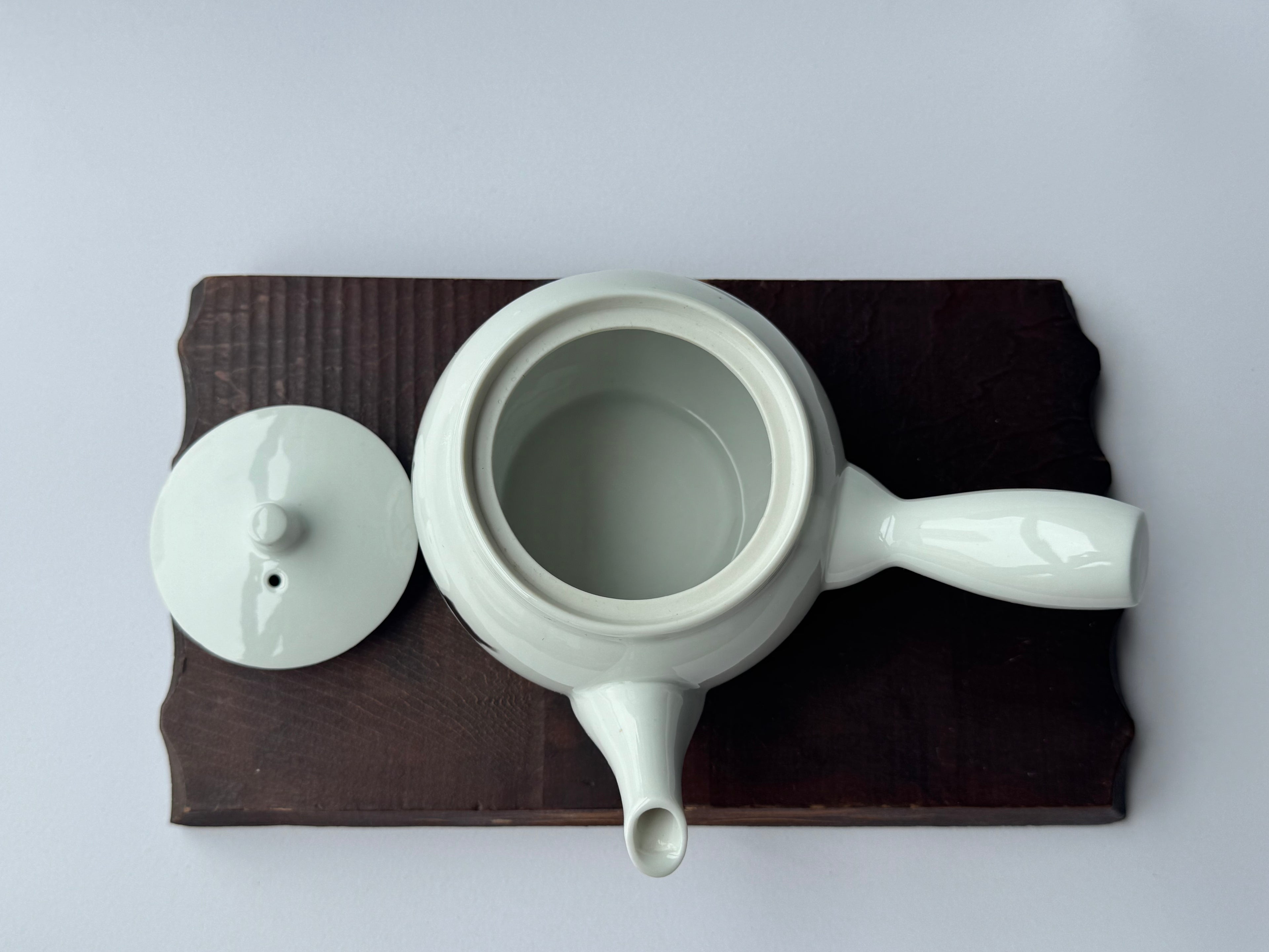 Hand-Painted Bone China Teapot with Horse Motif – Japanese Artisan Signed, White Glaze Kyusu