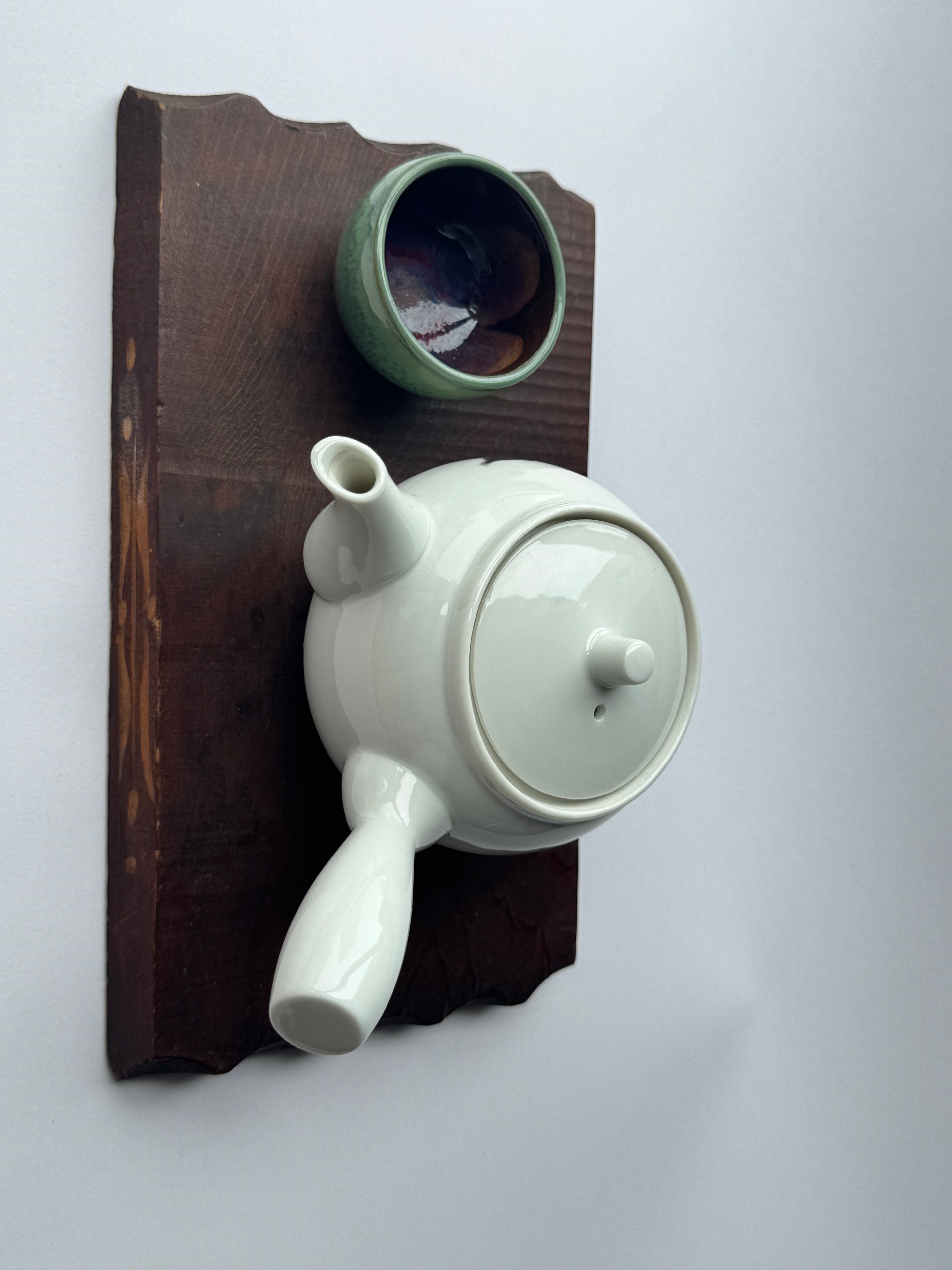 Hand-Painted Bone China Teapot with Horse Motif – Japanese Artisan Signed, White Glaze Kyusu