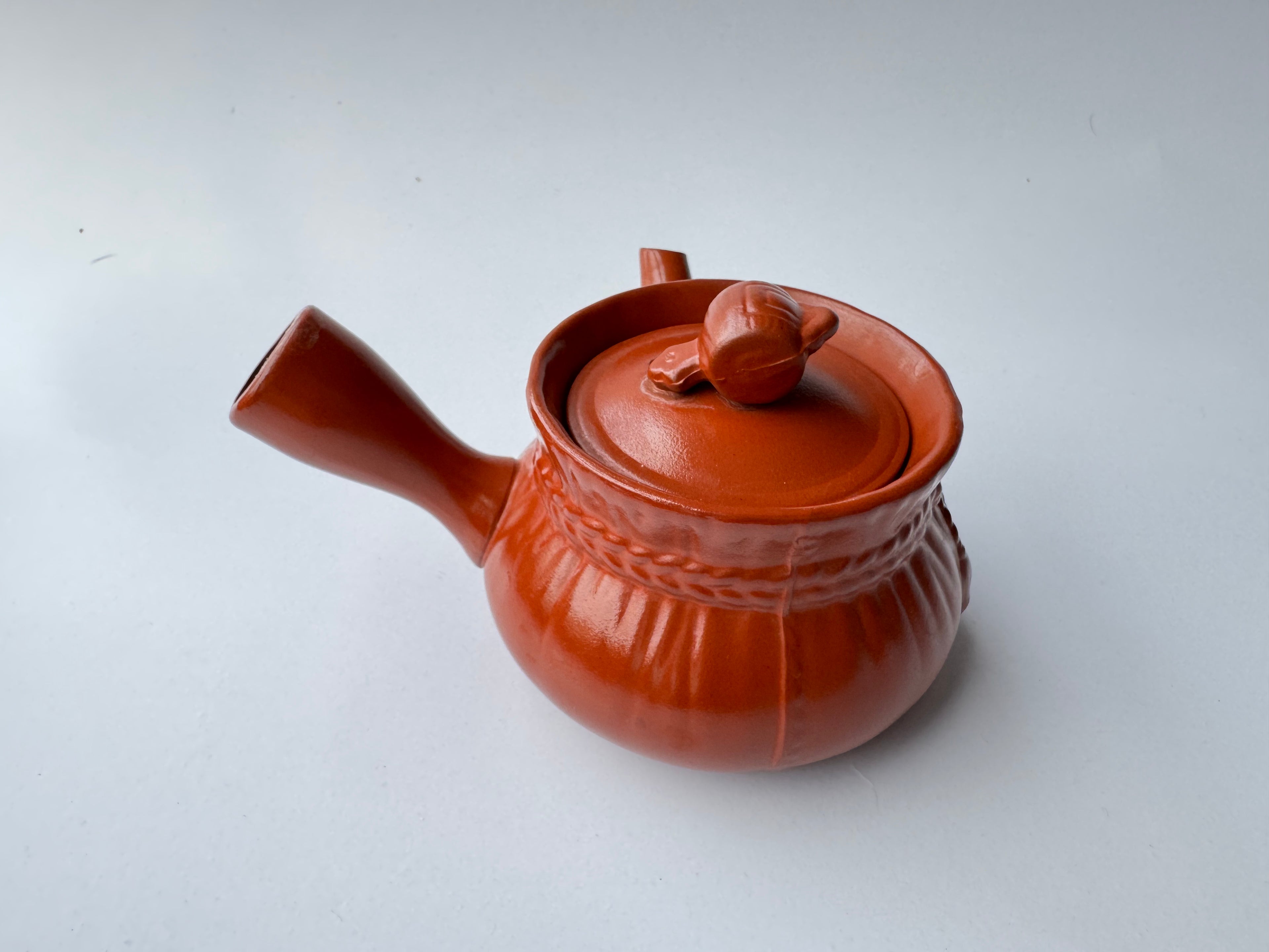 Vintage Tokoname Kyusu Teapot – Treasure Pouch Motif, Mallet Lid Knob, Red Clay, Metal Mesh Filter