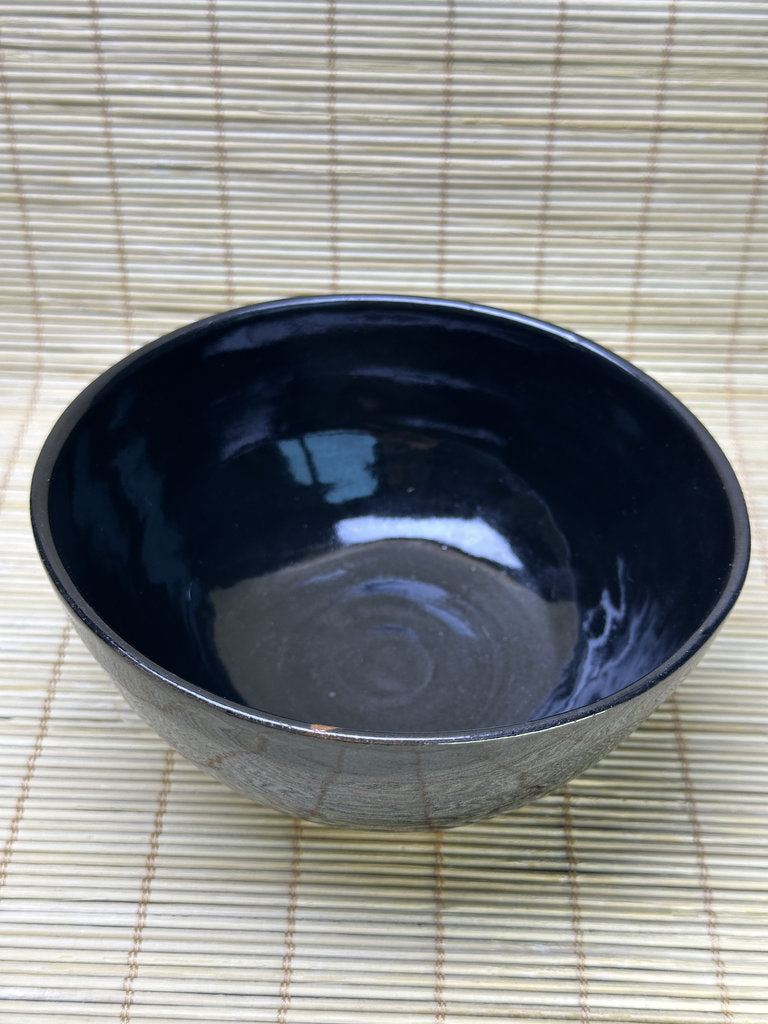 Vintage Japanese Black Chawan, Tenmoku-Style Matcha Tea Bowl, Deep Glossy Iron Glaze, Fine Crackle, Signed Foot