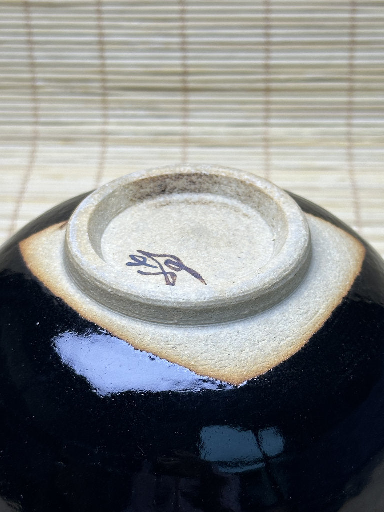Vintage Japanese Black Chawan, Tenmoku-Style Matcha Tea Bowl, Deep Glossy Iron Glaze, Fine Crackle, Signed Foot