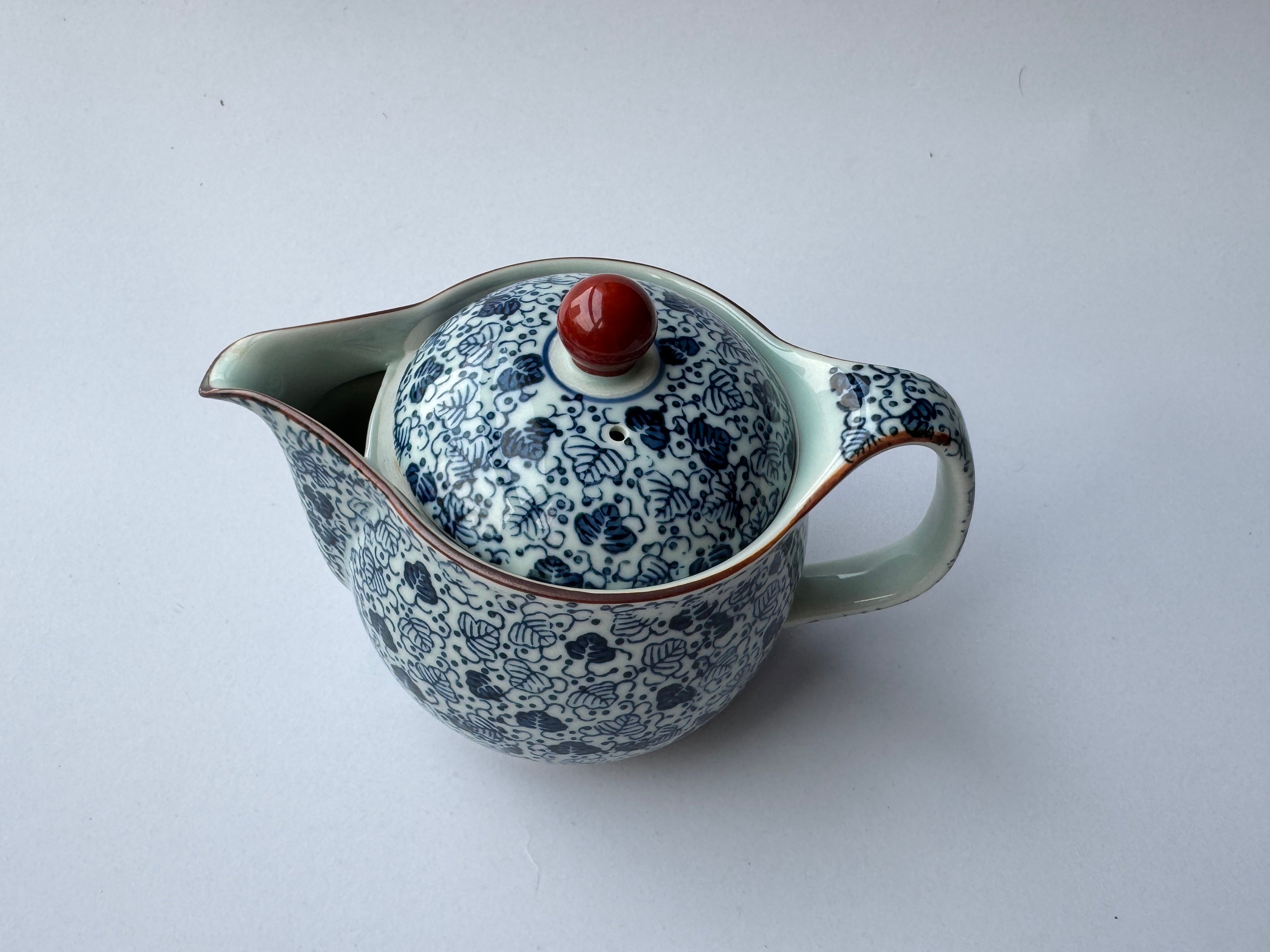 Vintage Arita Porcelain Teapot – Blue Underglaze Floral Pattern, Artist Seal Lid, Mist Porcelain