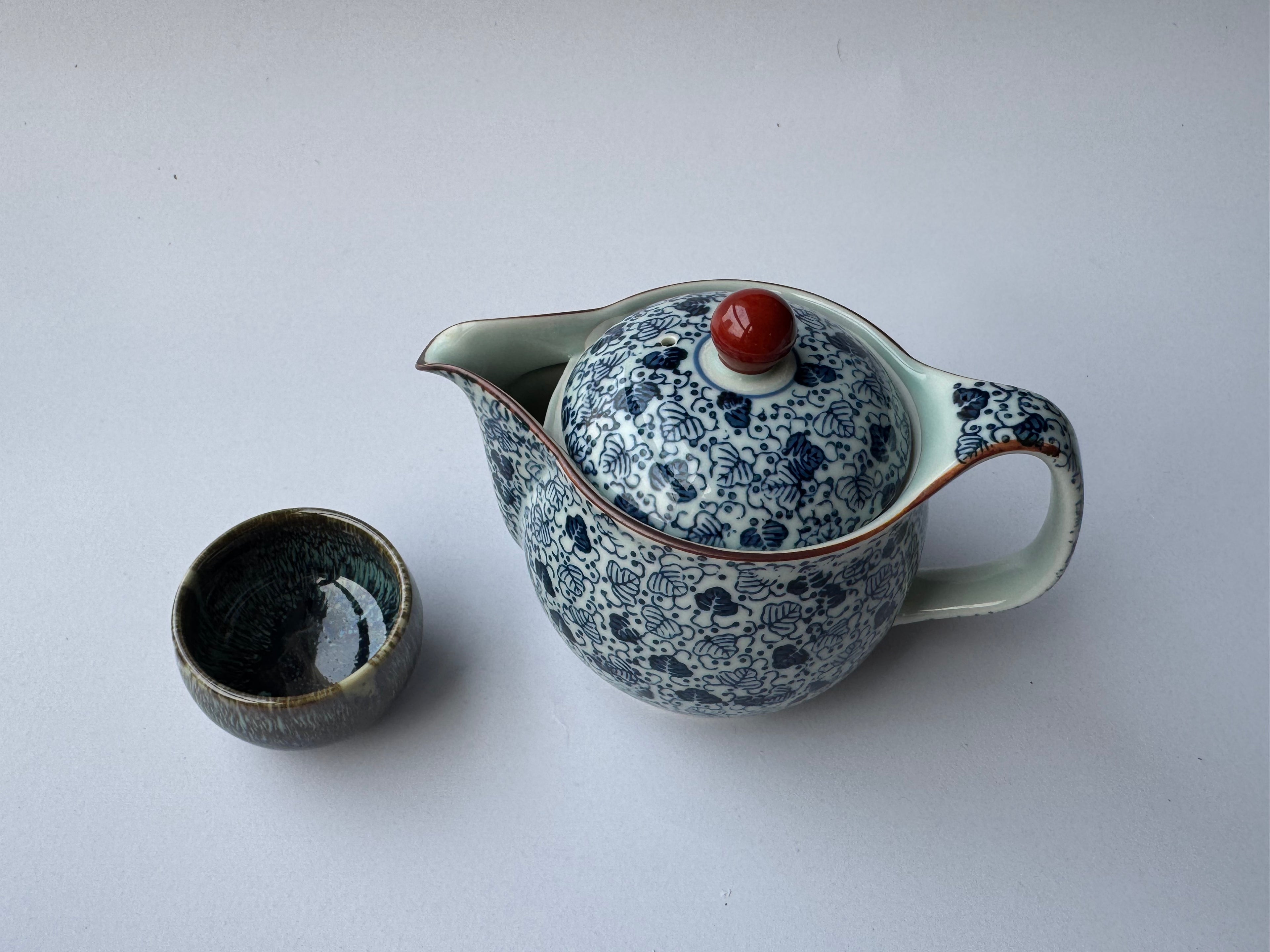 Vintage Arita Porcelain Teapot – Blue Underglaze Floral Pattern, Artist Seal Lid, Mist Porcelain