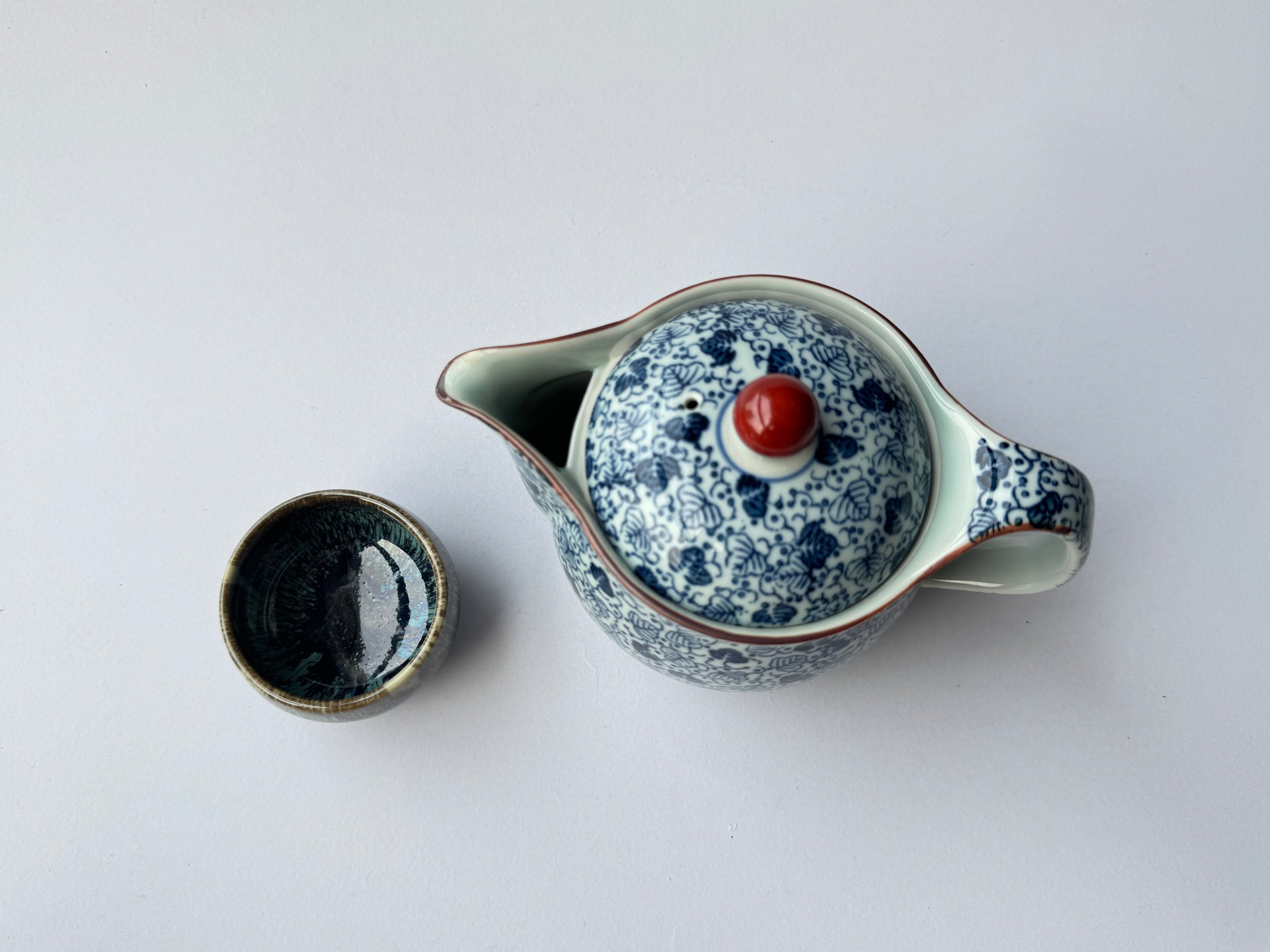 Vintage Arita Porcelain Teapot – Blue Underglaze Floral Pattern, Artist Seal Lid, Mist Porcelain