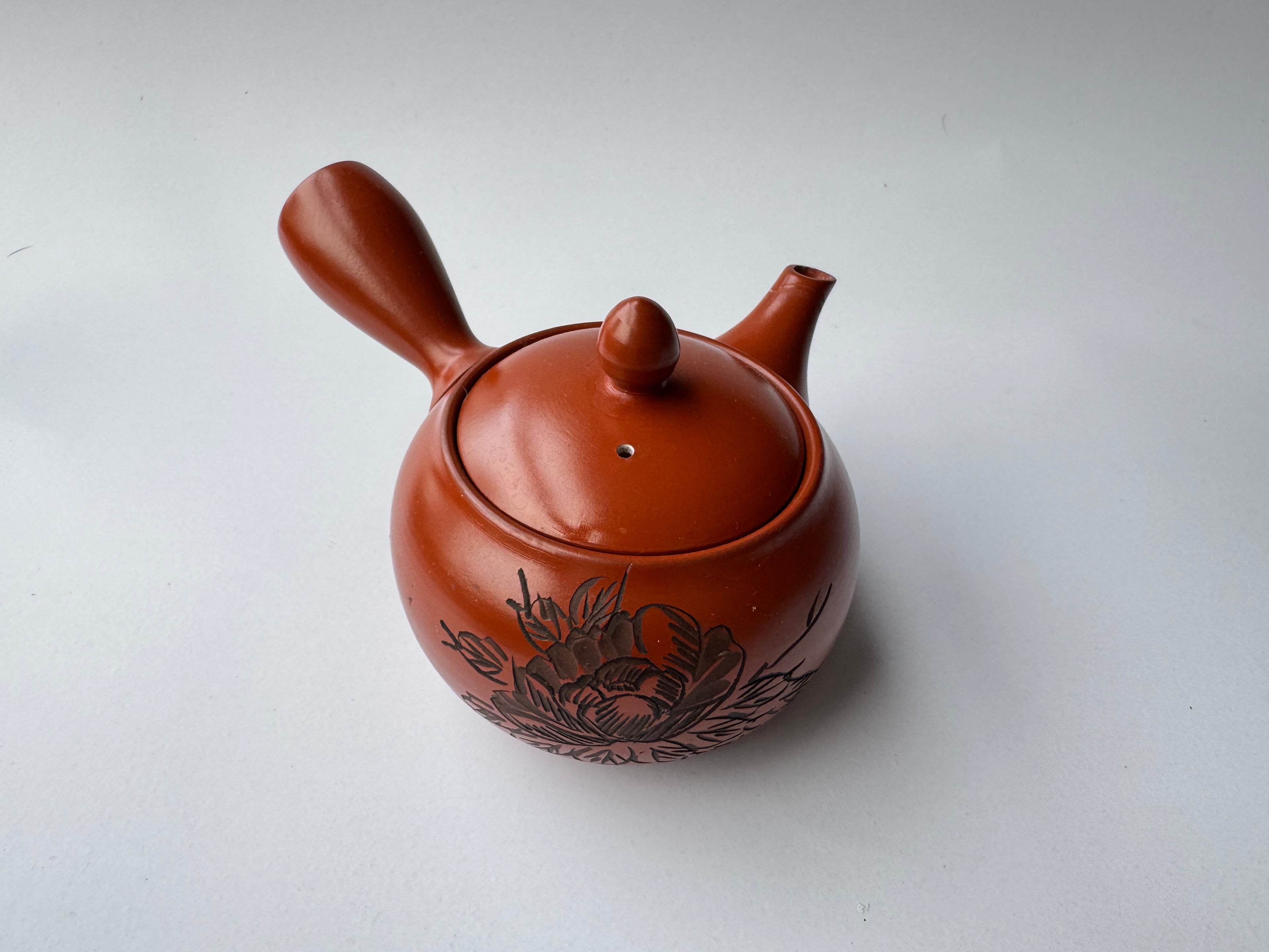 Vintage Tokoname Kyusu Teapot – Hand-Carved Peony Motif, Red Clay, Japanese Green Tea Pot