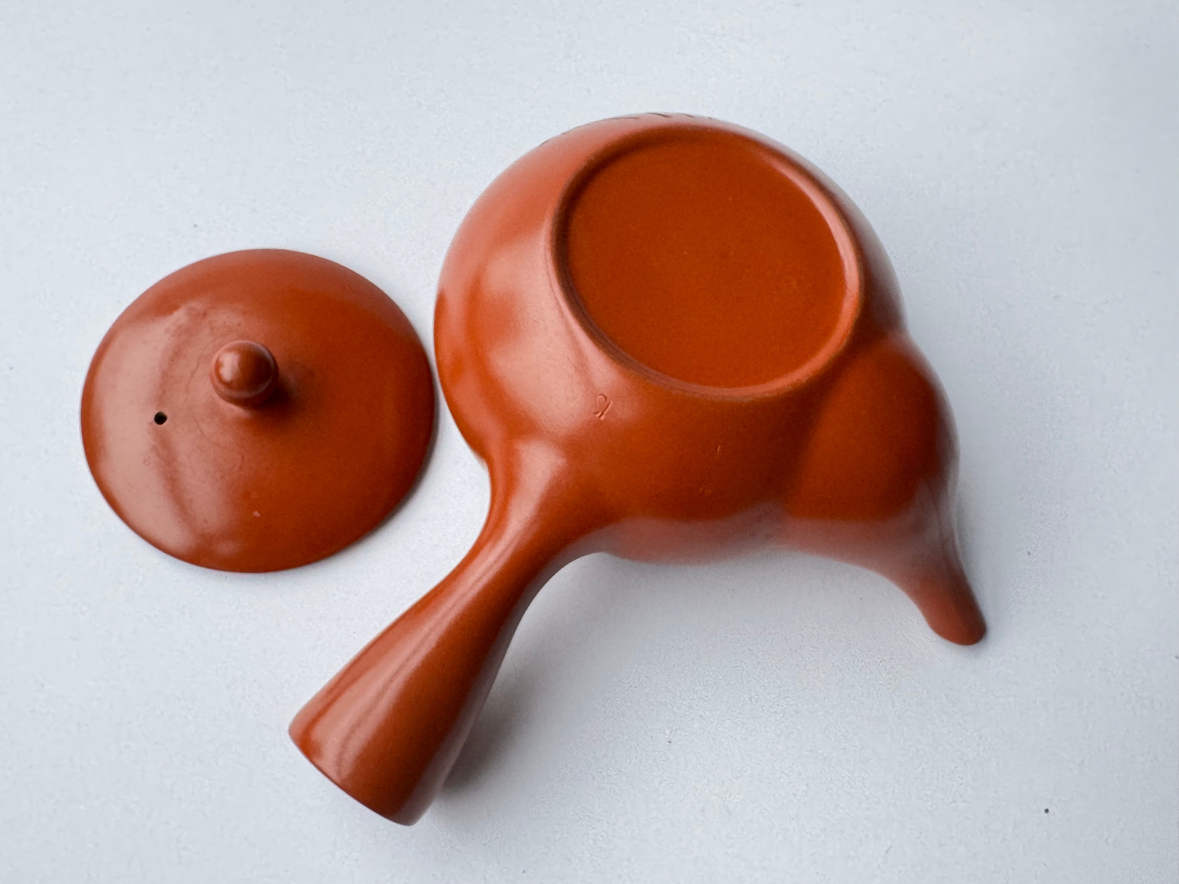 Vintage Tokoname Kyusu Teapot – Hand-Carved Bamboo Motif, Red Clay, Flat Shape