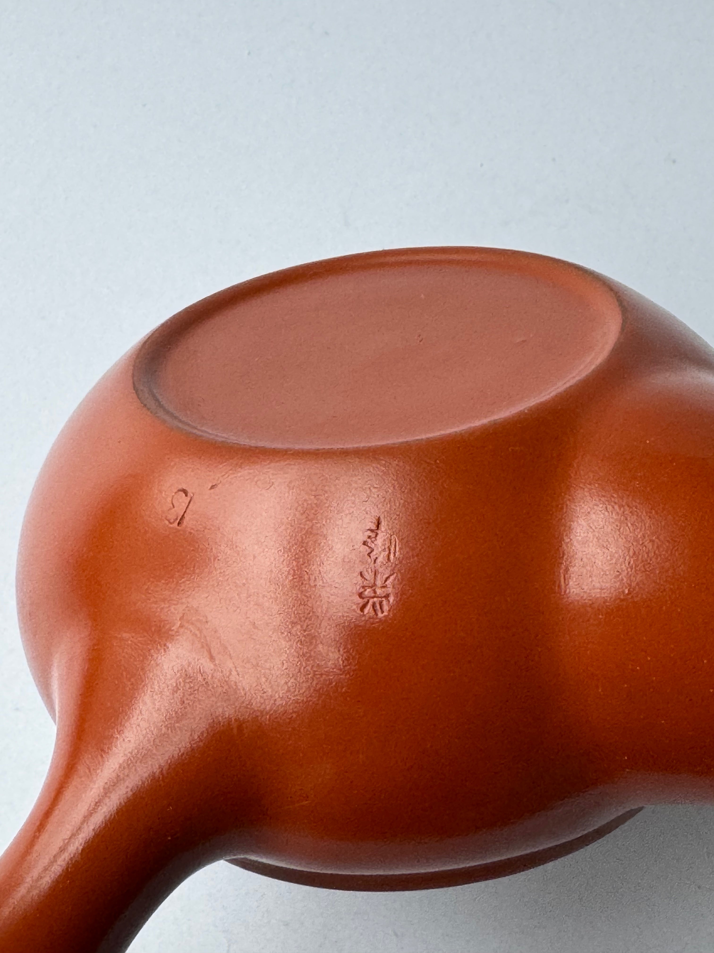 Vintage Tokoname Kyusu Teapot – Hand-Carved Bamboo Motif, Red Clay, Flat Shape