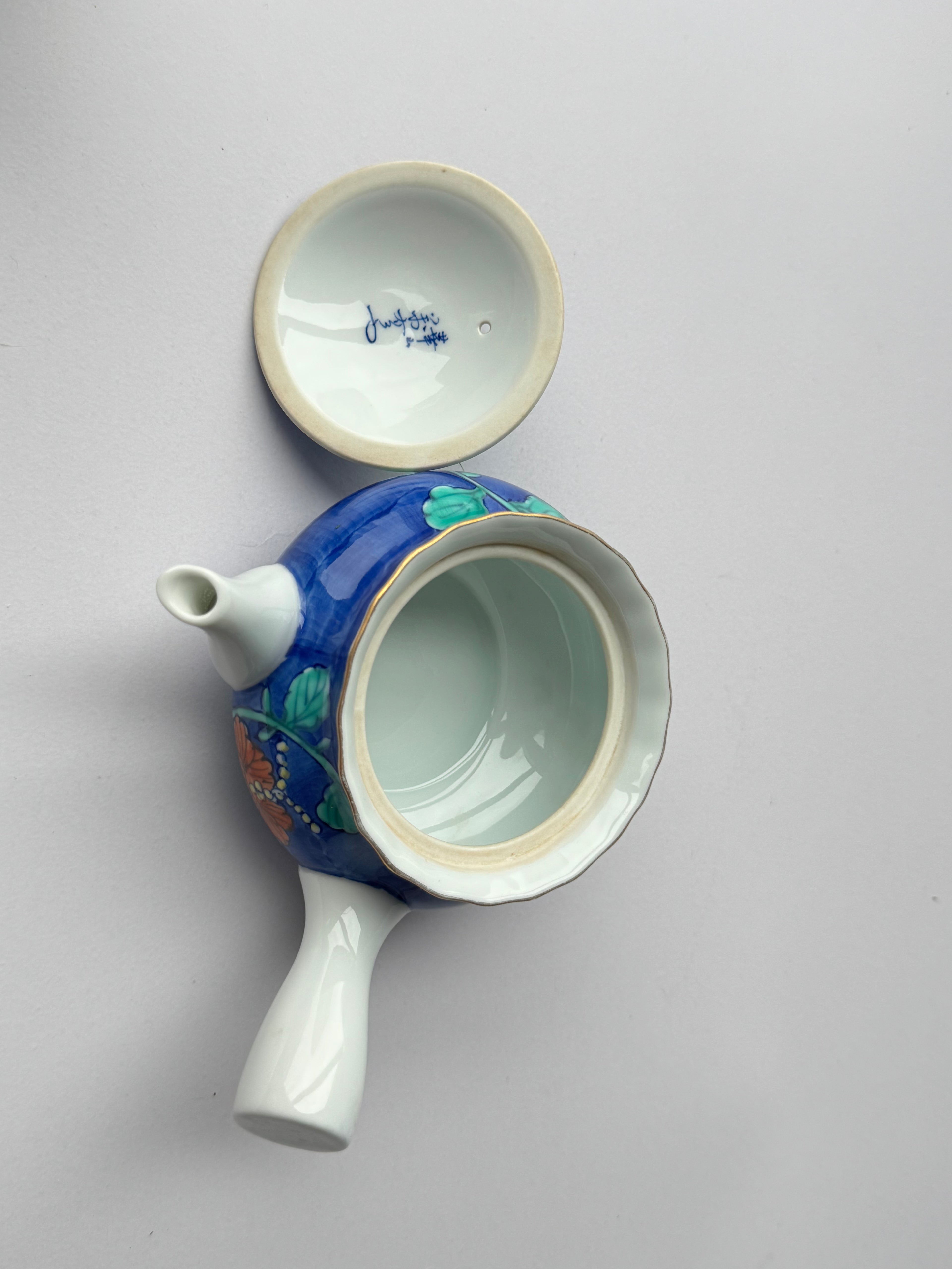 Vintage Arita Porcelain Teapot – Hand-Painted Floral Design, Blue Glaze Kyusu