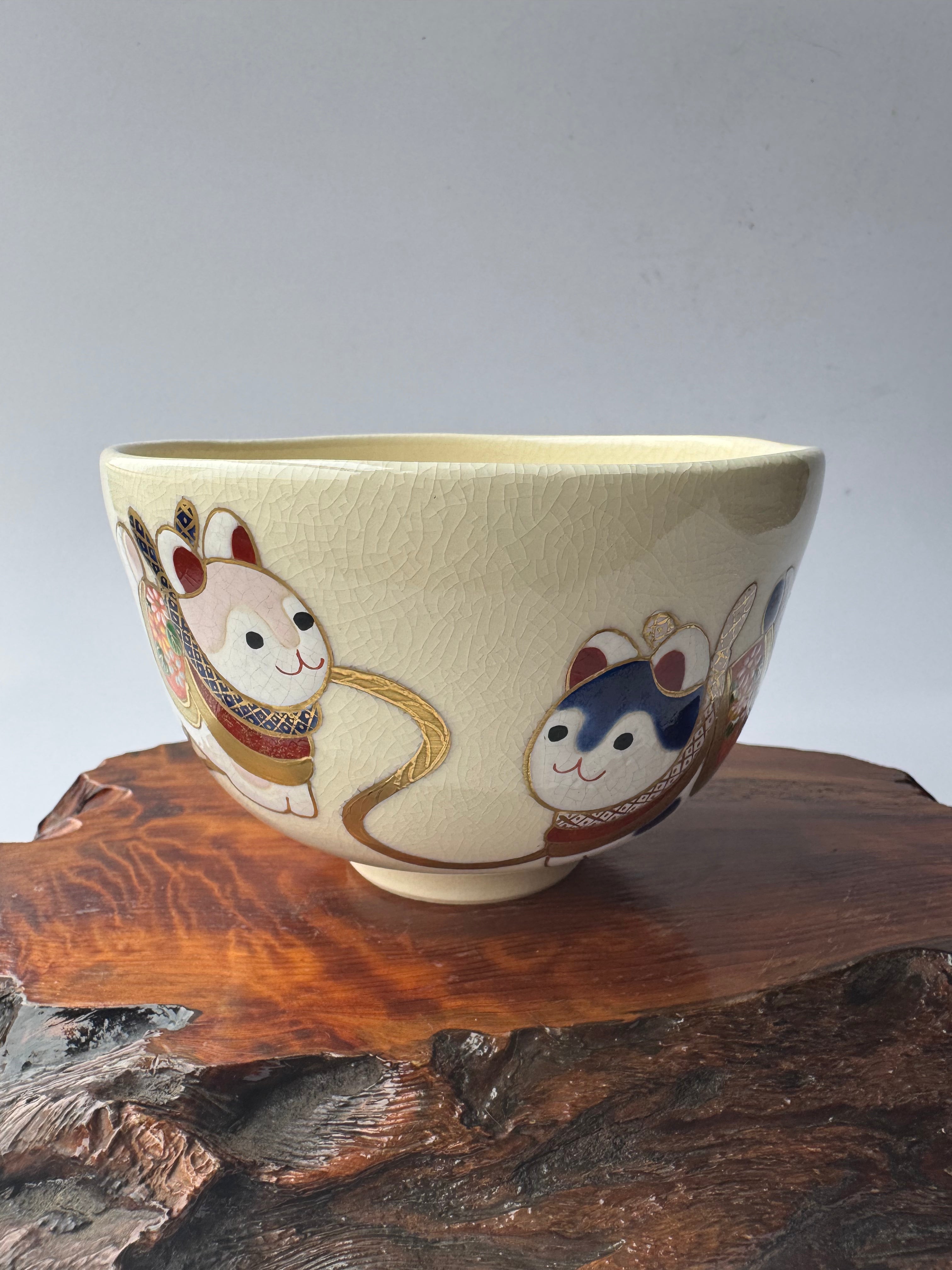 Kyo Chawan Lucky Inu Hariko – Japanese Tea Bowl with Crackle Glaze &amp; Gold Accents