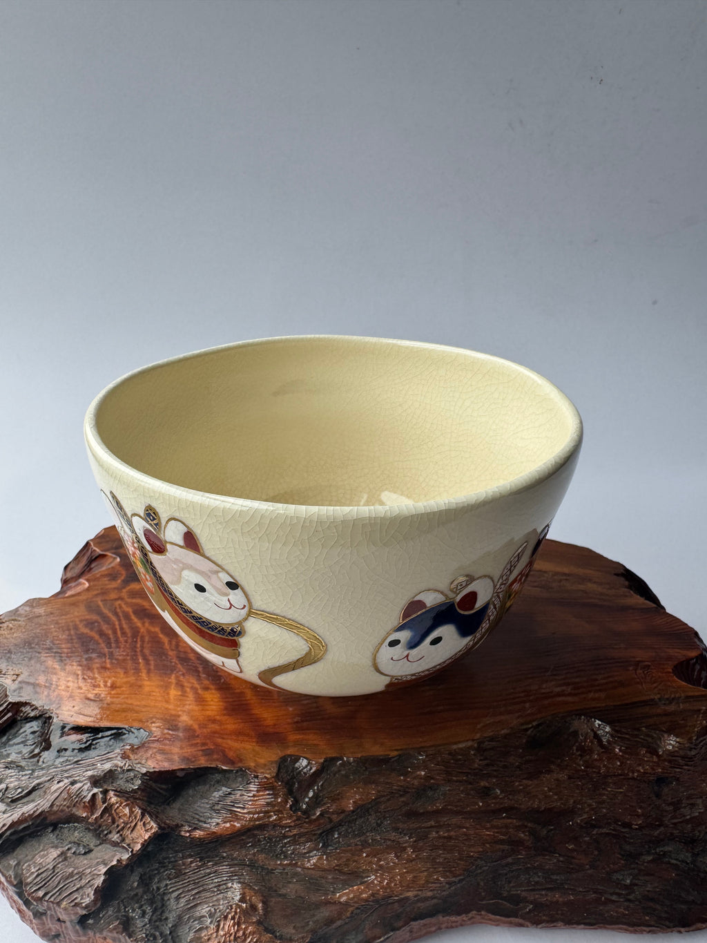 Kyo Chawan Lucky Inu Hariko – Japanese Tea Bowl with Crackle Glaze &amp; Gold Accents
