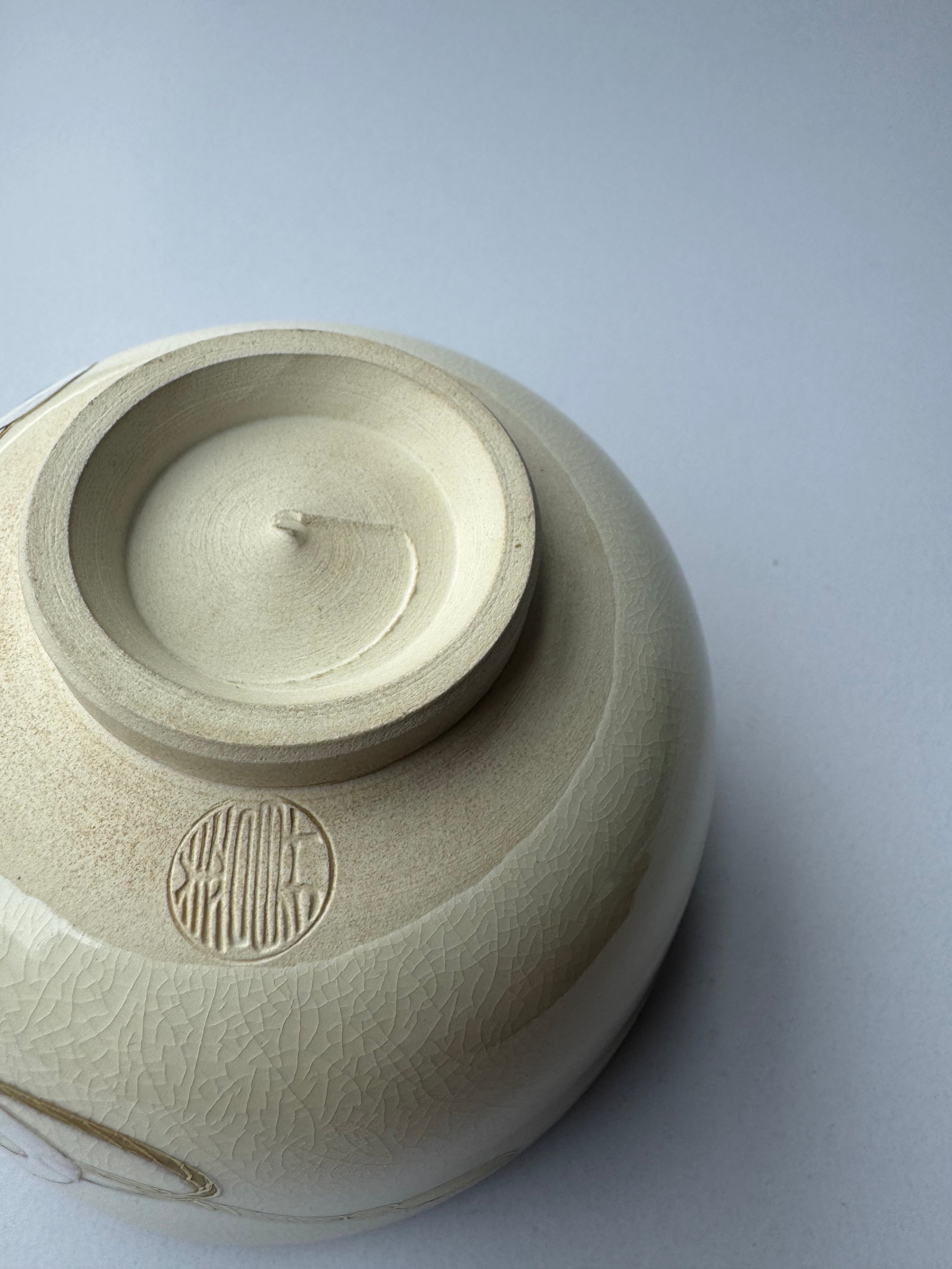 Kyo Chawan Lucky Inu Hariko – Japanese Tea Bowl with Crackle Glaze &amp; Gold Accents