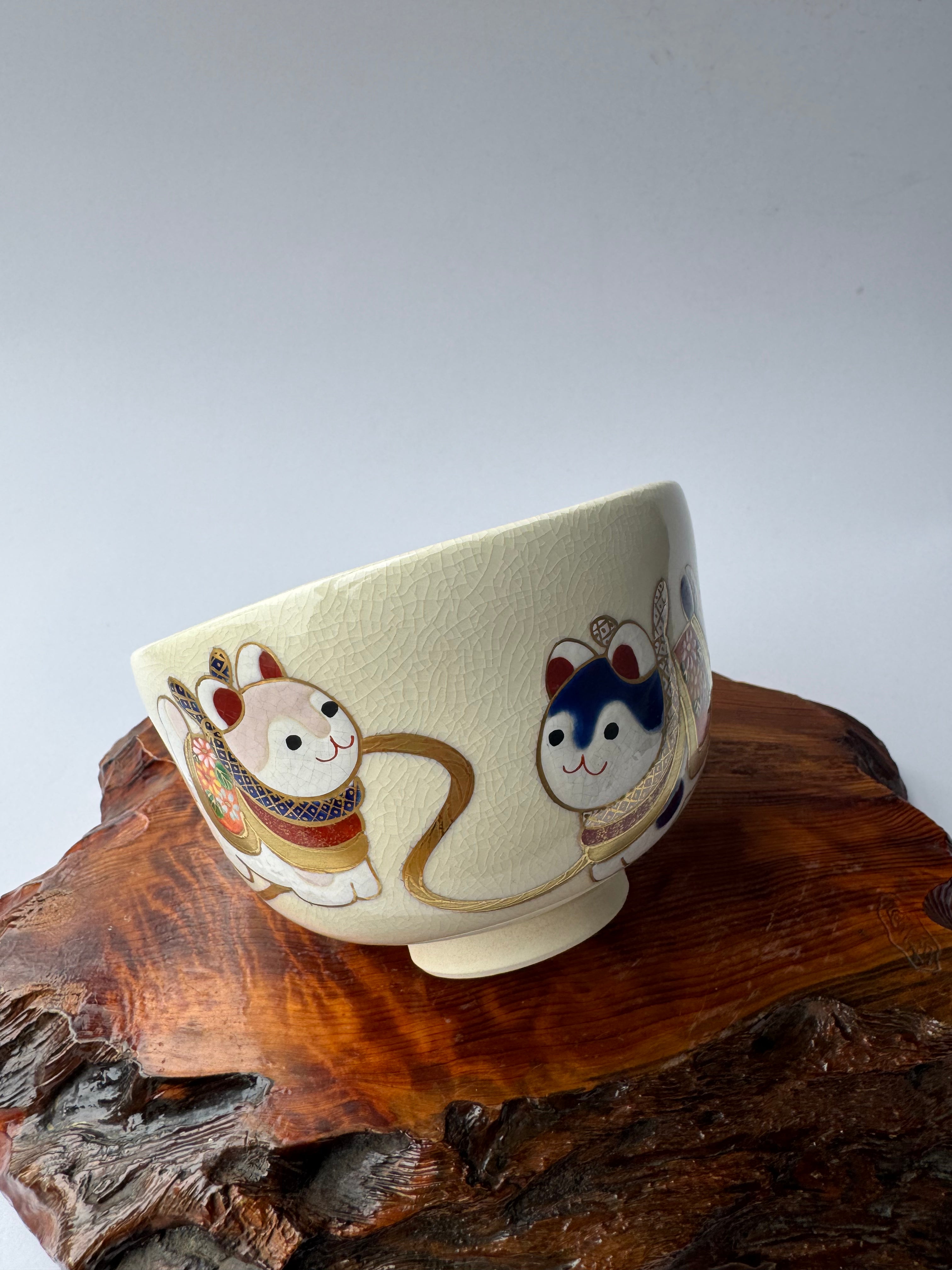 Kyo Chawan Lucky Inu Hariko – Japanese Tea Bowl with Crackle Glaze &amp; Gold Accents