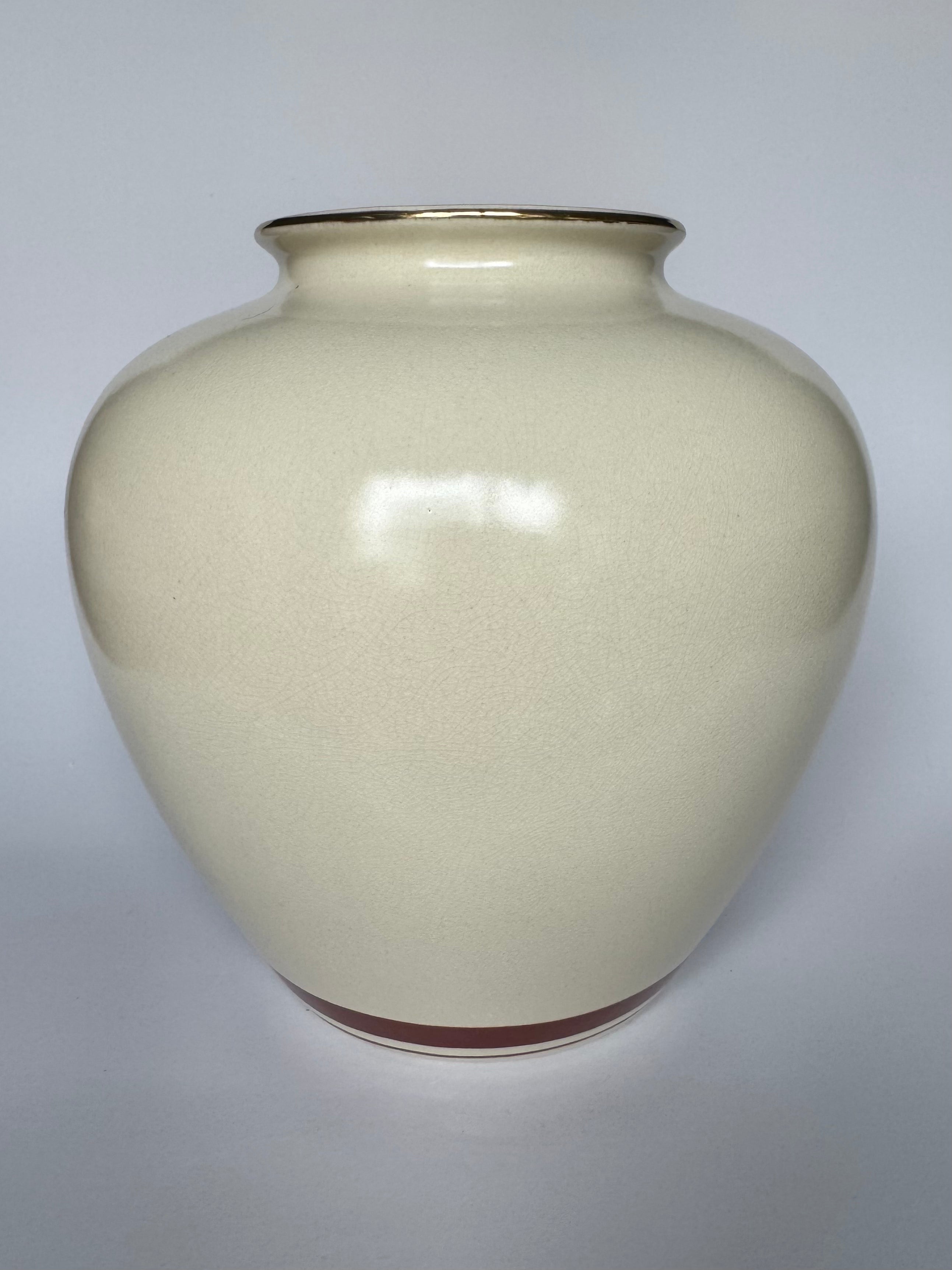 Kutani Japanese Vase – Hand-Painted Pagoda & Pine Landscape, Traditional Porcelain Art