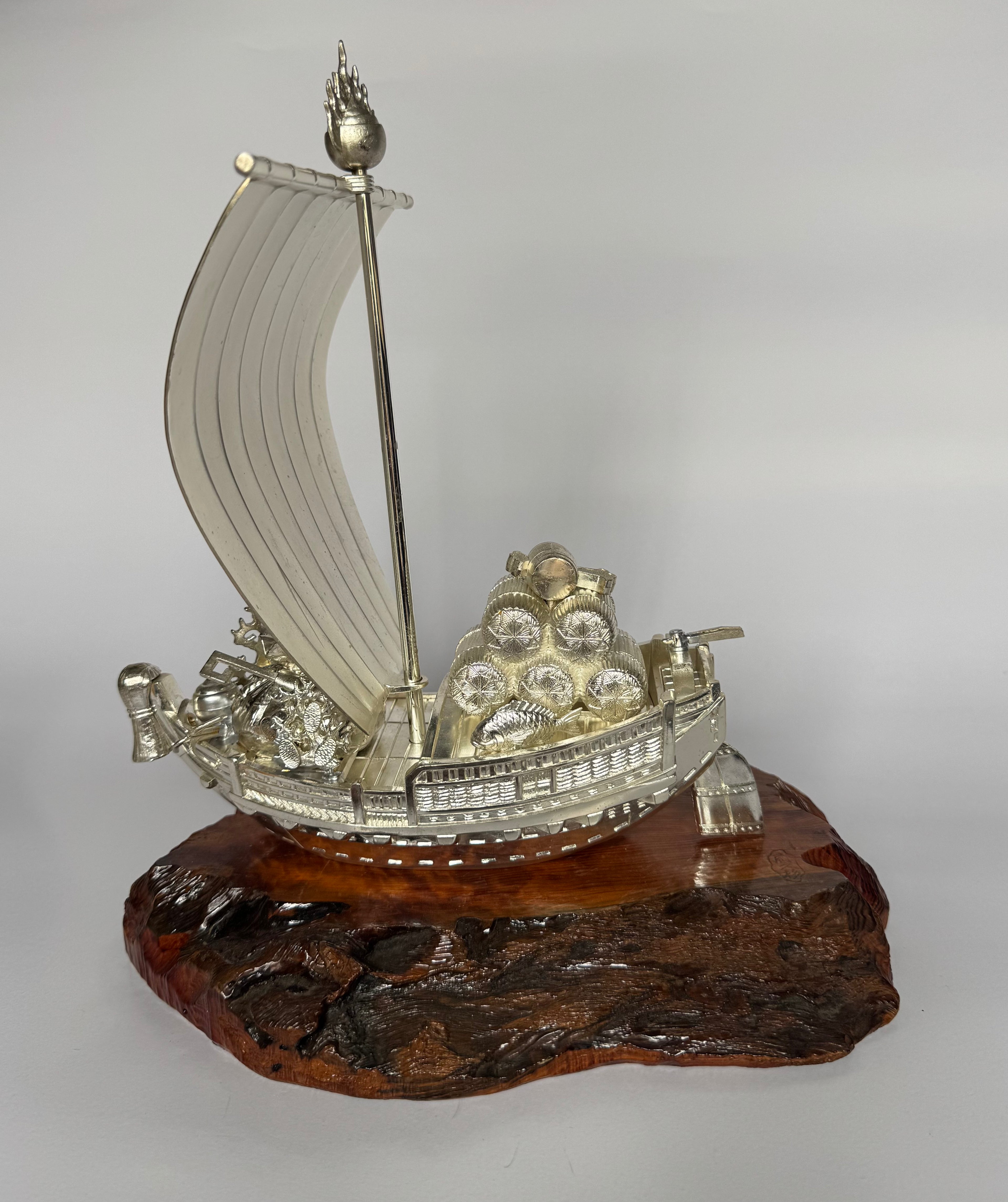 Japanese Takarabune Treasure Ship – Silver-Plated Metal Feng Shui Decor – Symbol of Luck & Prosperity