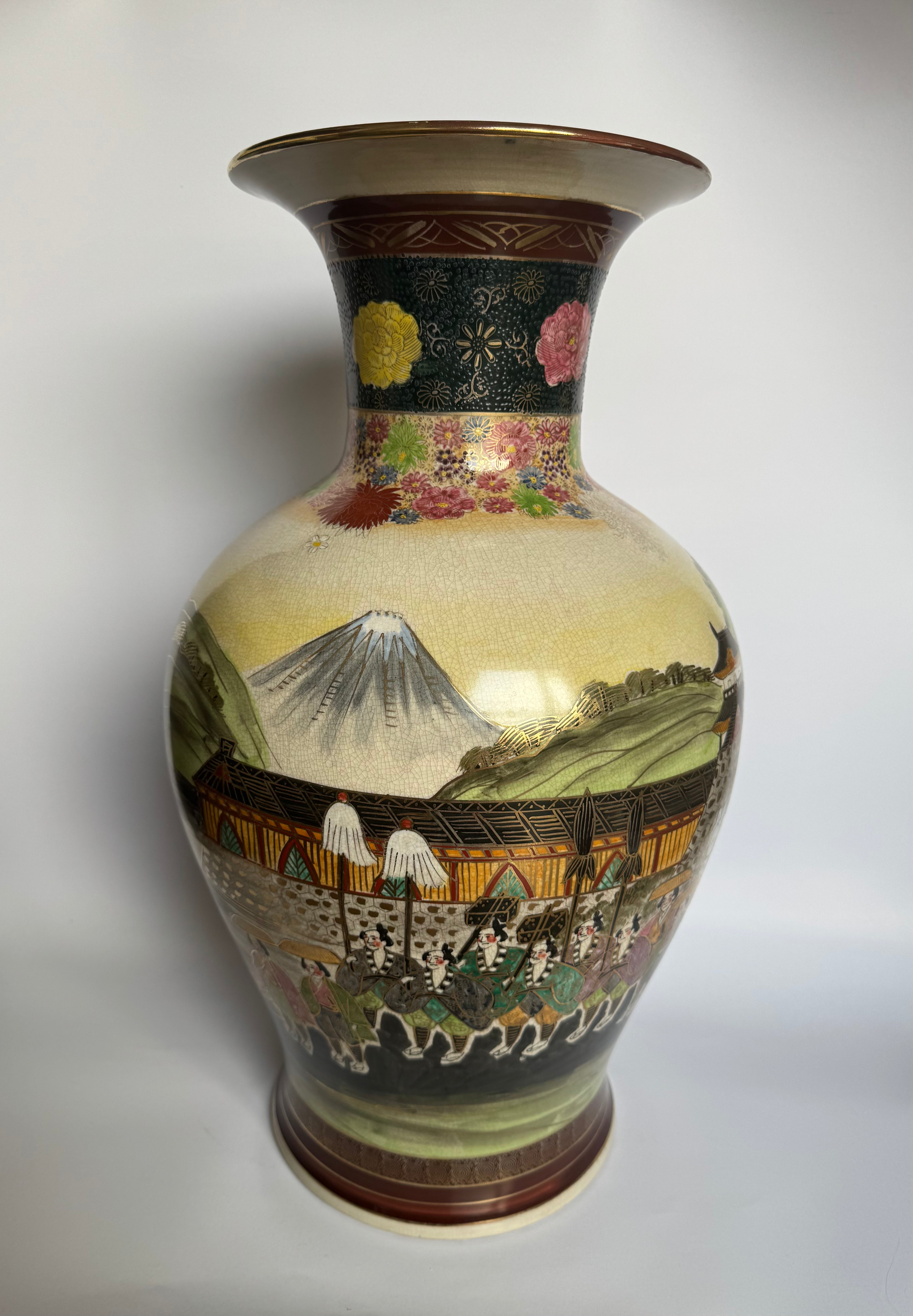 Large Antique Japanese Satsuma Vase – Daimyo Procession Scene – Meiji Period Hand Painted Gold Crackle